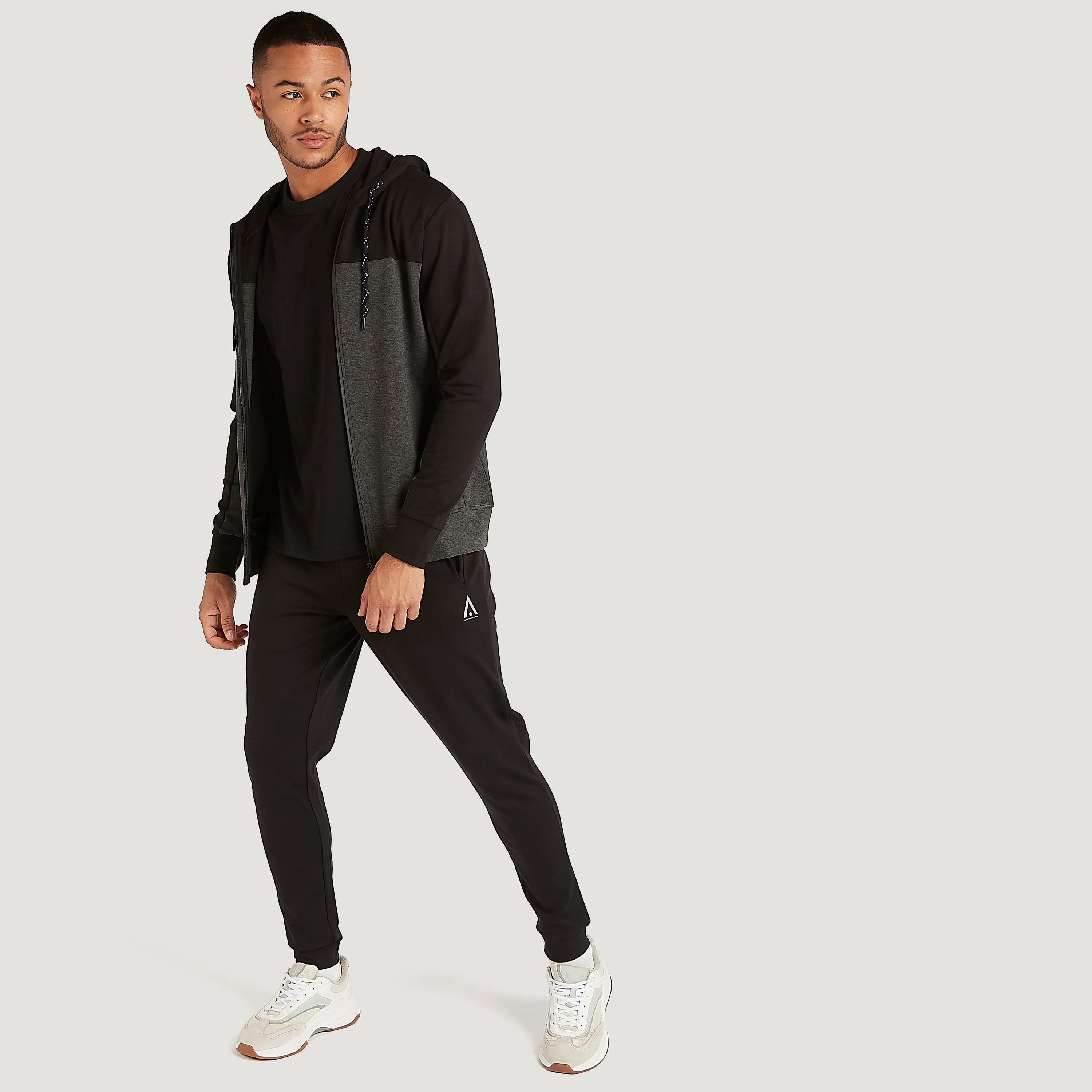 هودي بجيوب وسحّاب إغلاق-men-winterwear-hoodiesandsweatshirts-image-2