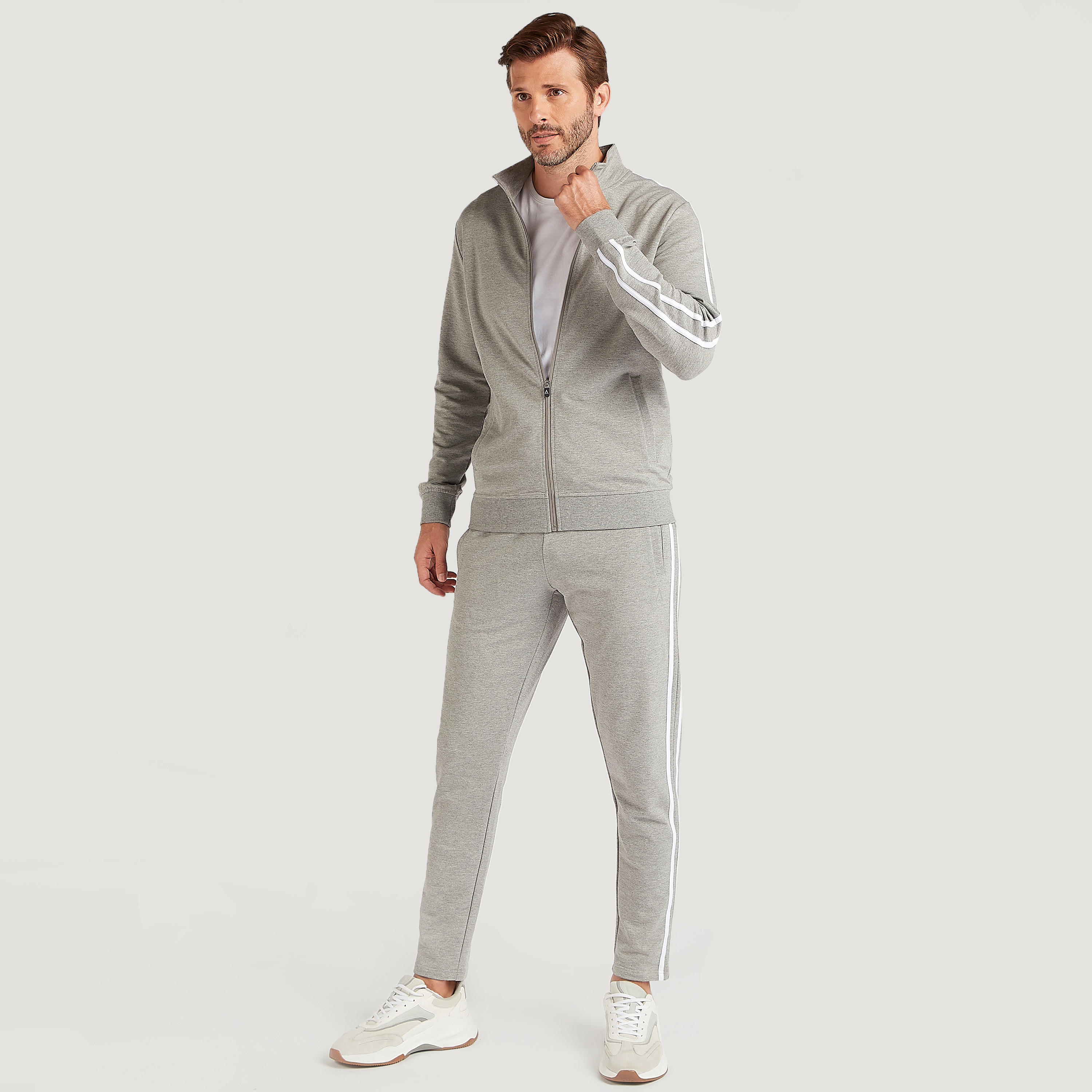 جاكيت سادة بياقة عالية وسحّاب إغلاق وجيوب-men-clothing-jacketsandblazers-jackets-image-5