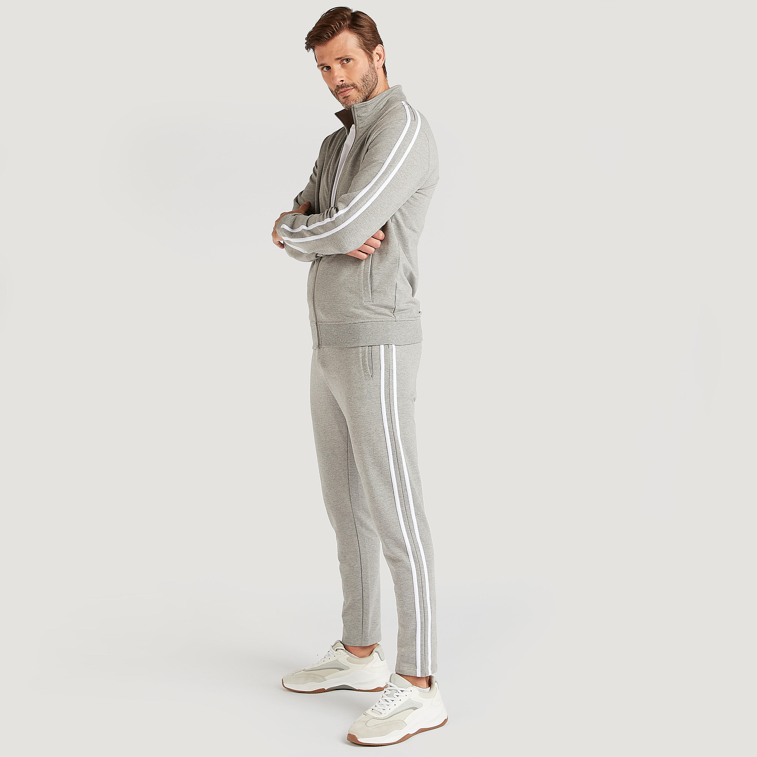 بنطلون رياضي سادة بجيوب ورباط إغلاق-men-clothing-sportswearandactivewear-bottoms-image-3