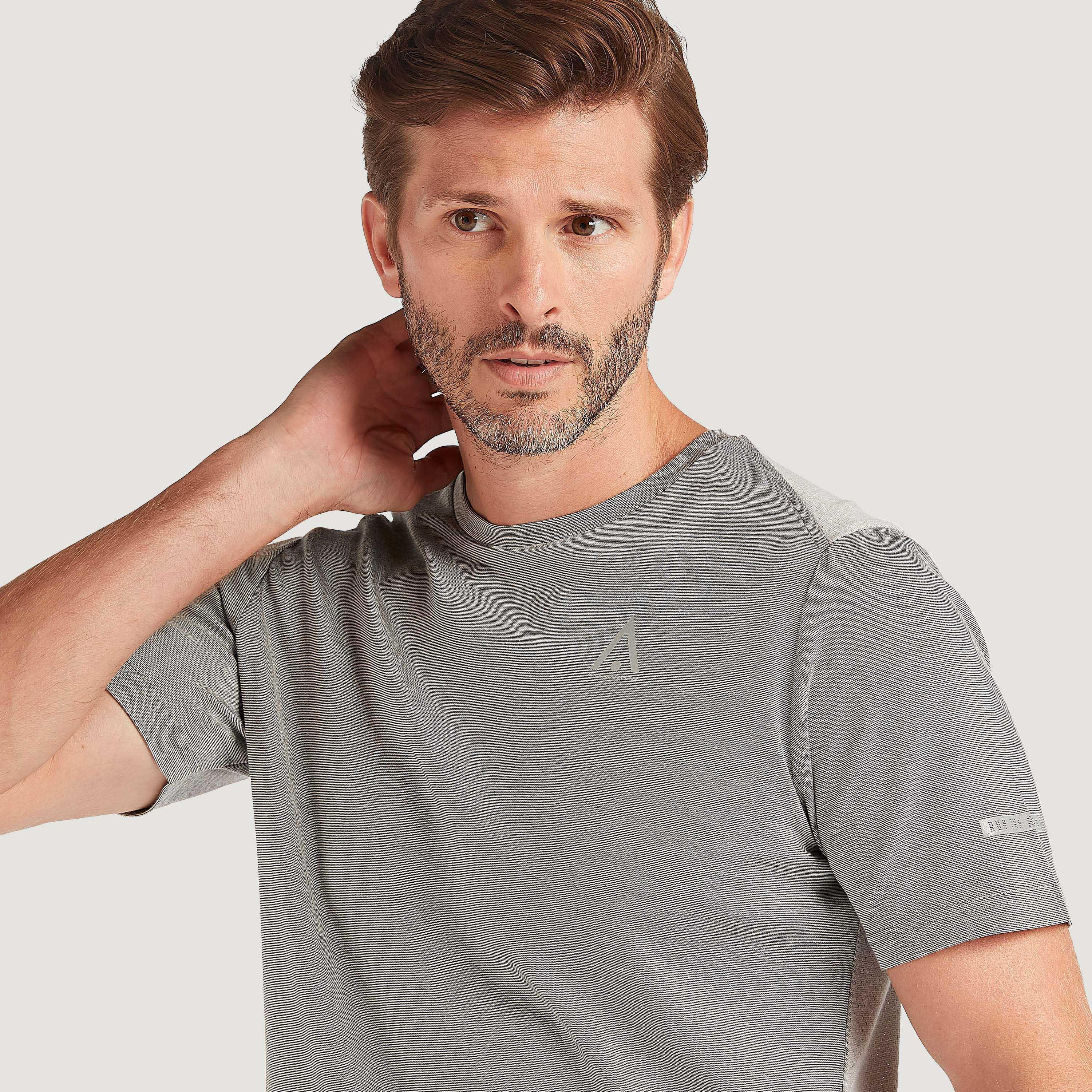 تيشيرت بياقة ضيّقة وأكمام قصيرة-men-clothing-sportswearandactivewear-tshirtsandpolos-image-3