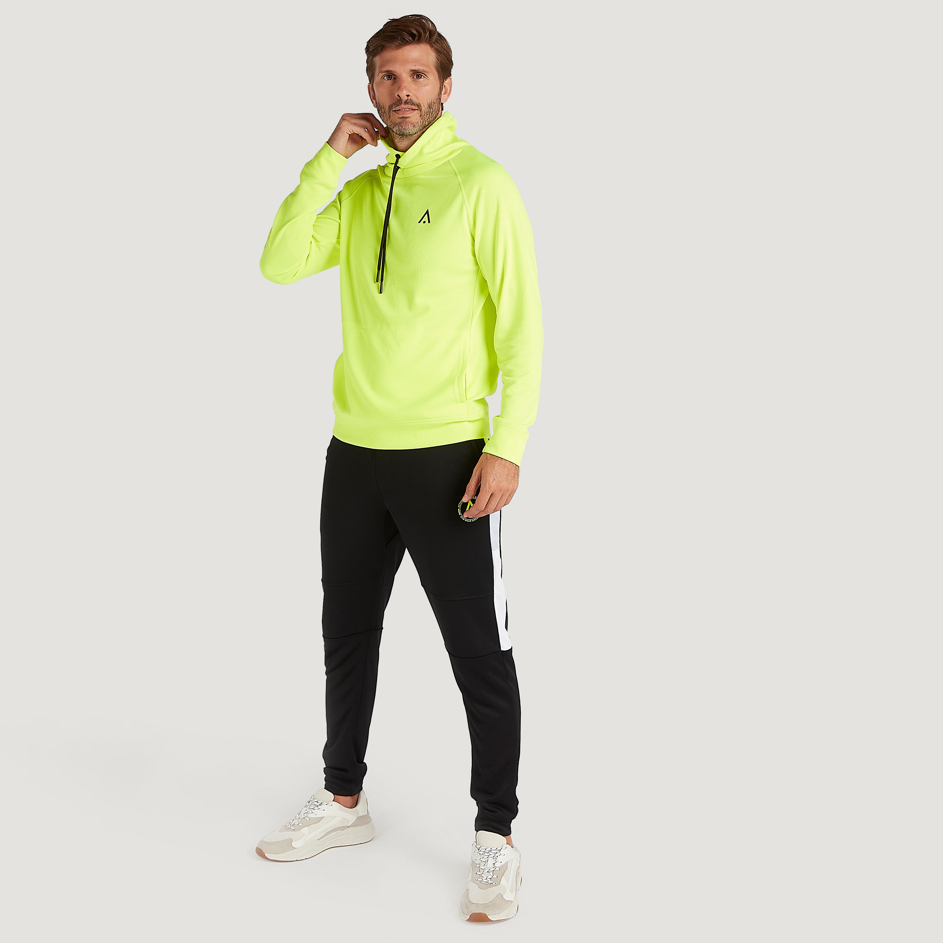 بنطلون رياضي سادة بجيوب ورباط إغلاق-men-clothing-sportswearandactivewear-bottoms-image-4