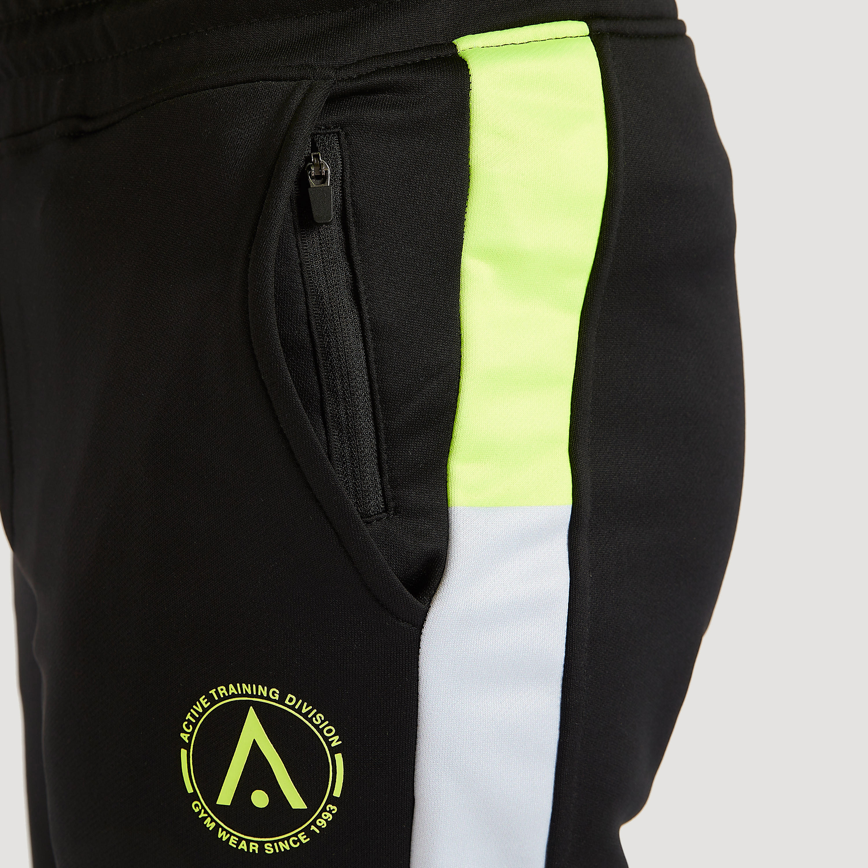 بنطلون رياضي سادة بجيوب ورباط إغلاق-men-clothing-sportswearandactivewear-bottoms-image-3