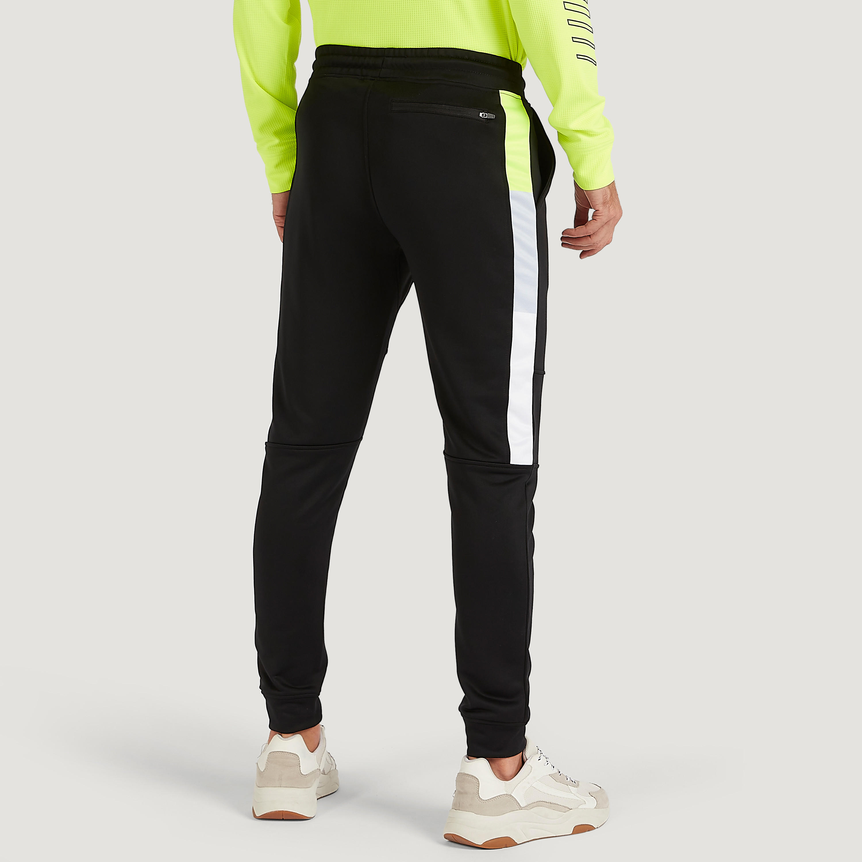 بنطلون رياضي سادة بجيوب ورباط إغلاق-men-clothing-sportswearandactivewear-bottoms-image-2