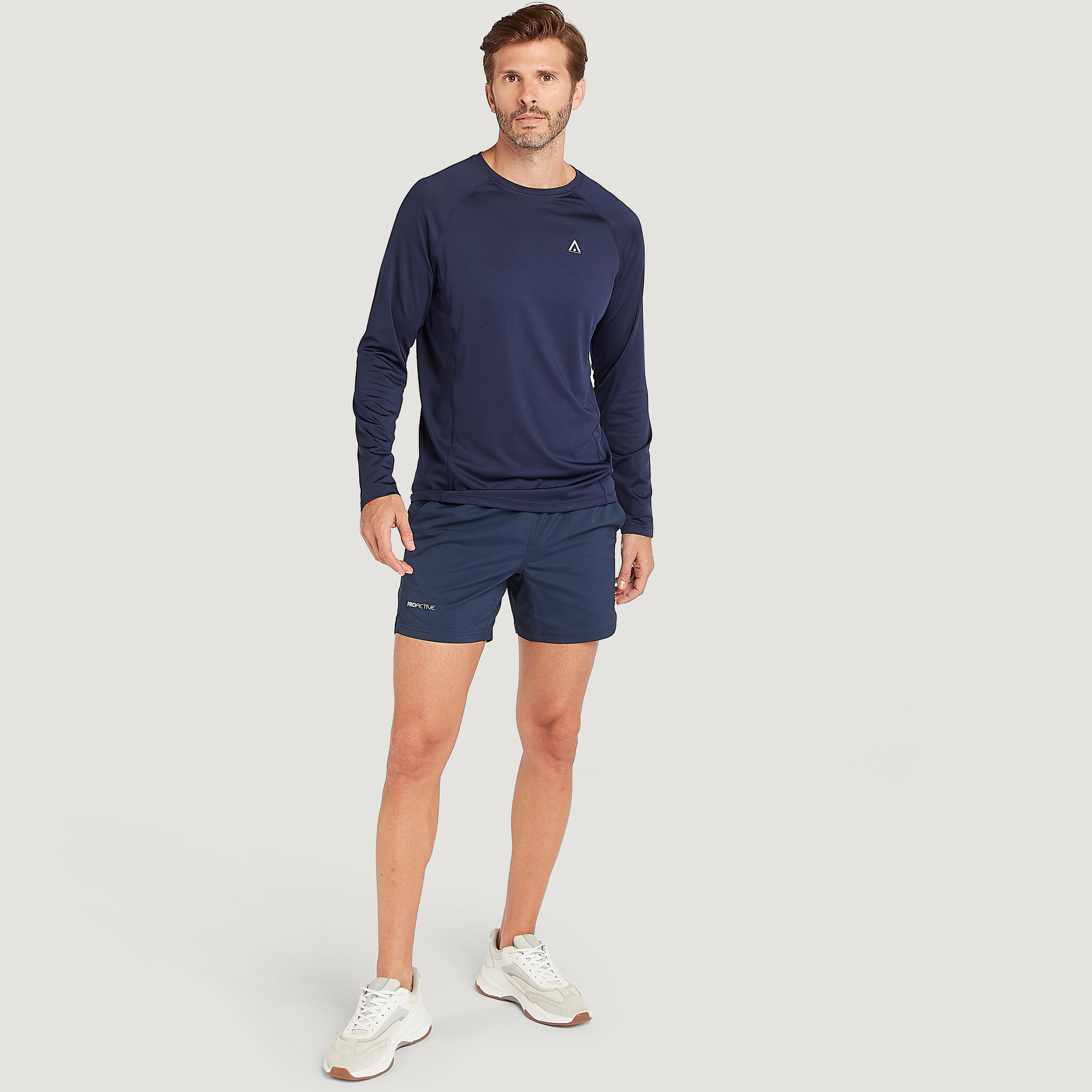 شورت سادة بخصر مطاطي وجيوب-men-clothing-sportswearandactivewear-bottoms-image-6