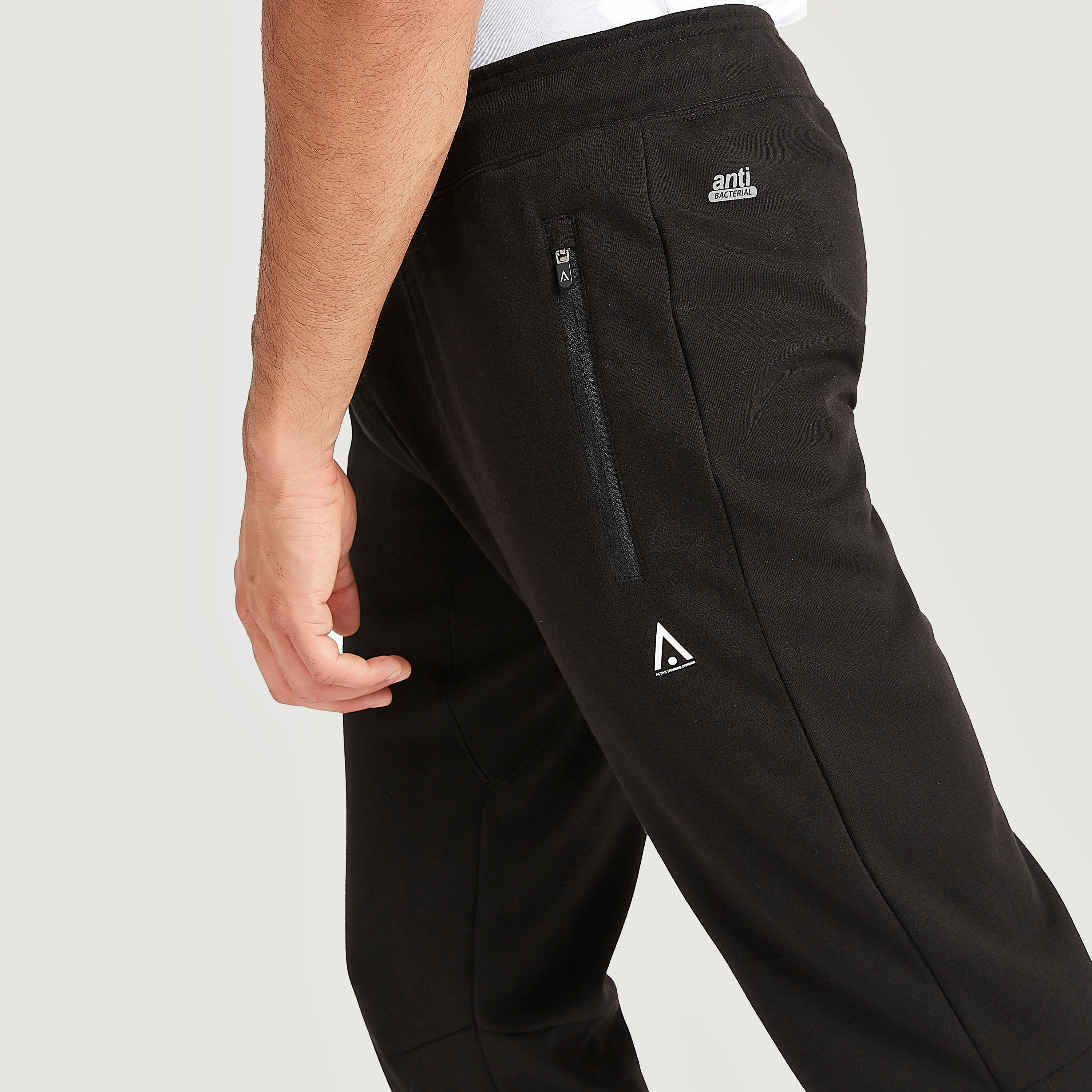 بنطلون رياضي سادة بجيوب ورباط إغلاق-men-clothing-sportswearandactivewear-bottoms-image-4