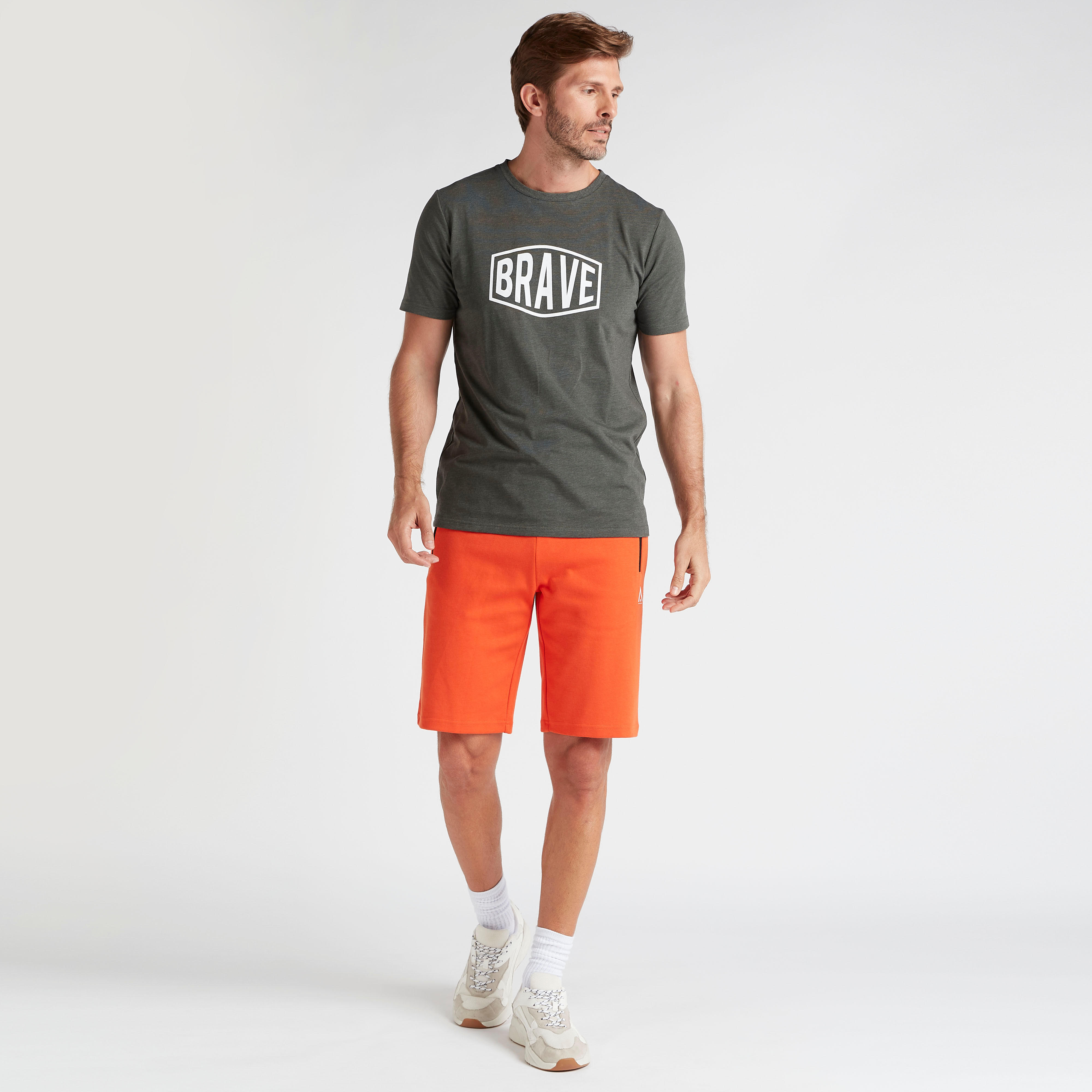 تيشيرت بياقة ضيّقة وأكمام قصيرة وطبعات-men-clothing-tshirtsandpolos-tshirts-image-2