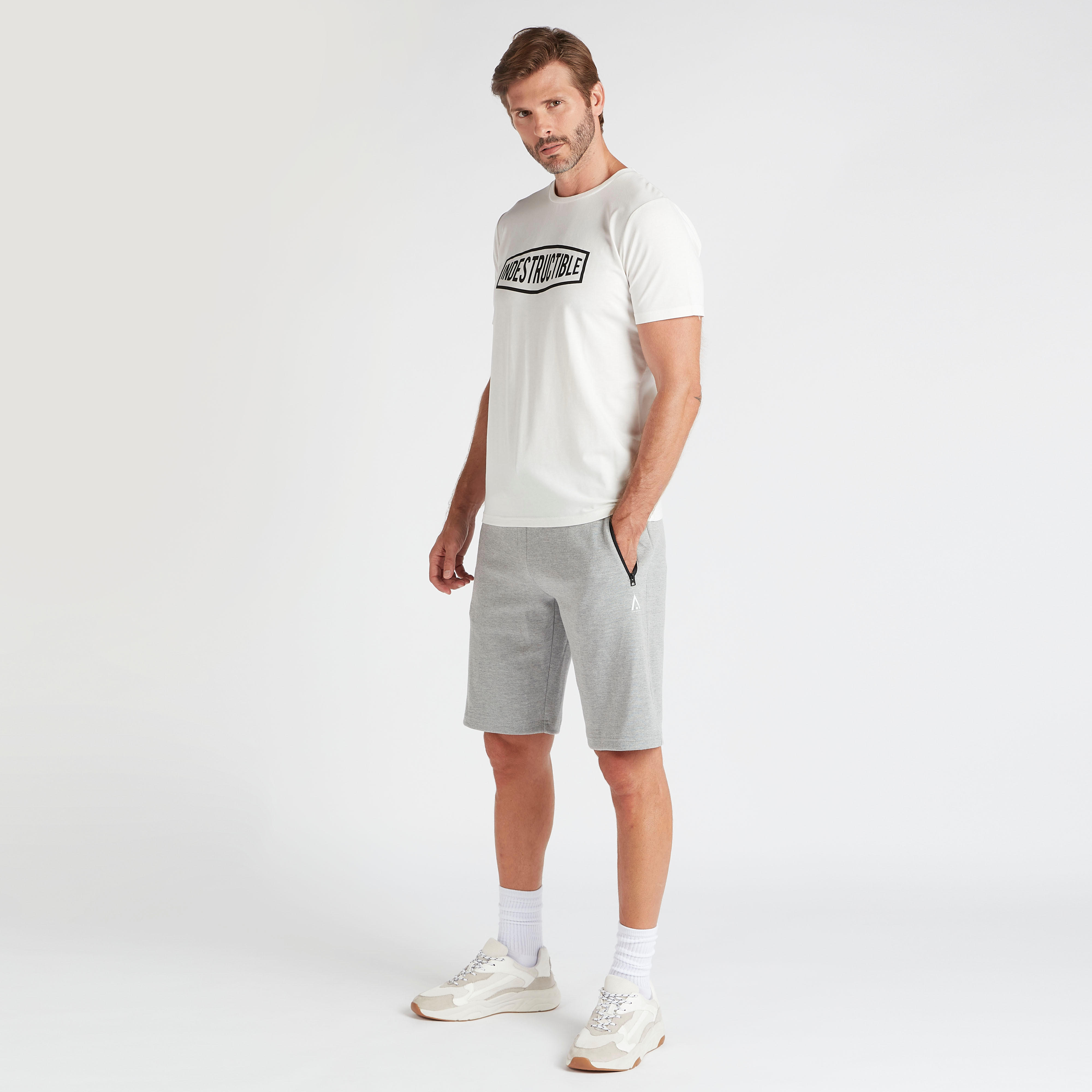 تيشيرت بياقة ضيّقة وأكمام قصيرة وطبعات-men-clothing-tshirtsandpolos-tshirts-image-2
