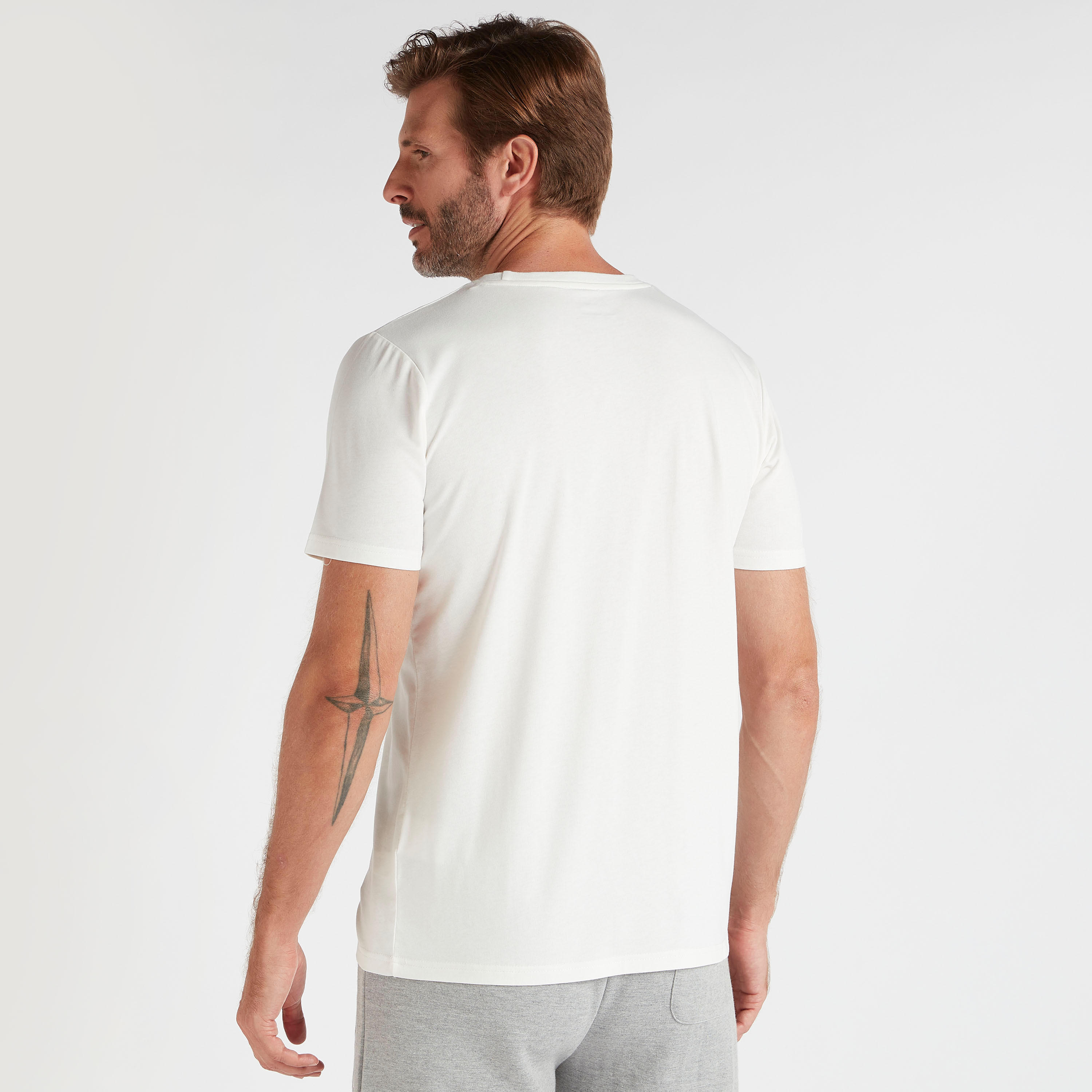 تيشيرت بياقة ضيّقة وأكمام قصيرة وطبعات-men-clothing-tshirtsandpolos-tshirts-image-4
