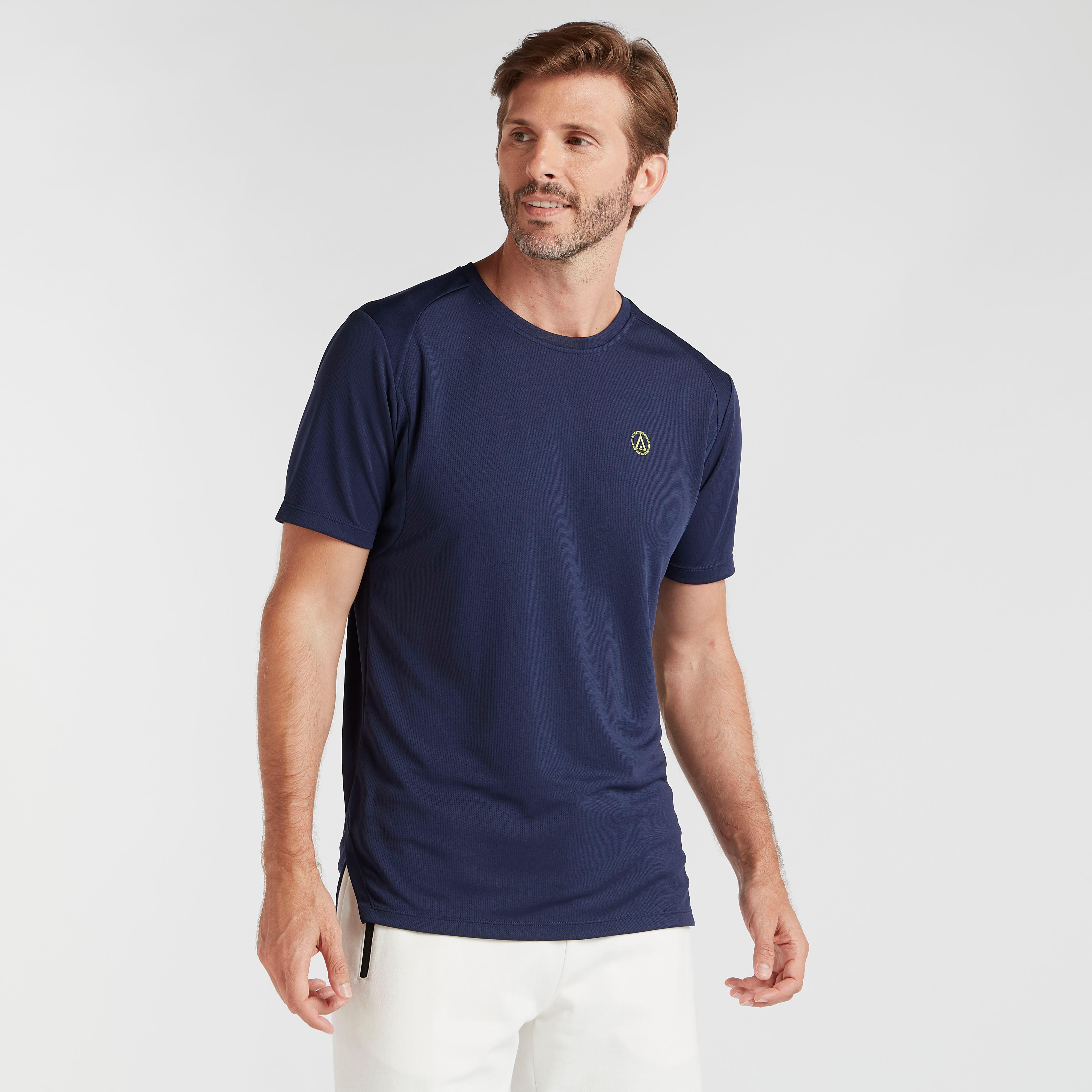 تيشيرت سادة بياقة ضيّقة وأكمام قصيرة-men-clothing-sportswearandactivewear-tshirtsandpolos-image-5