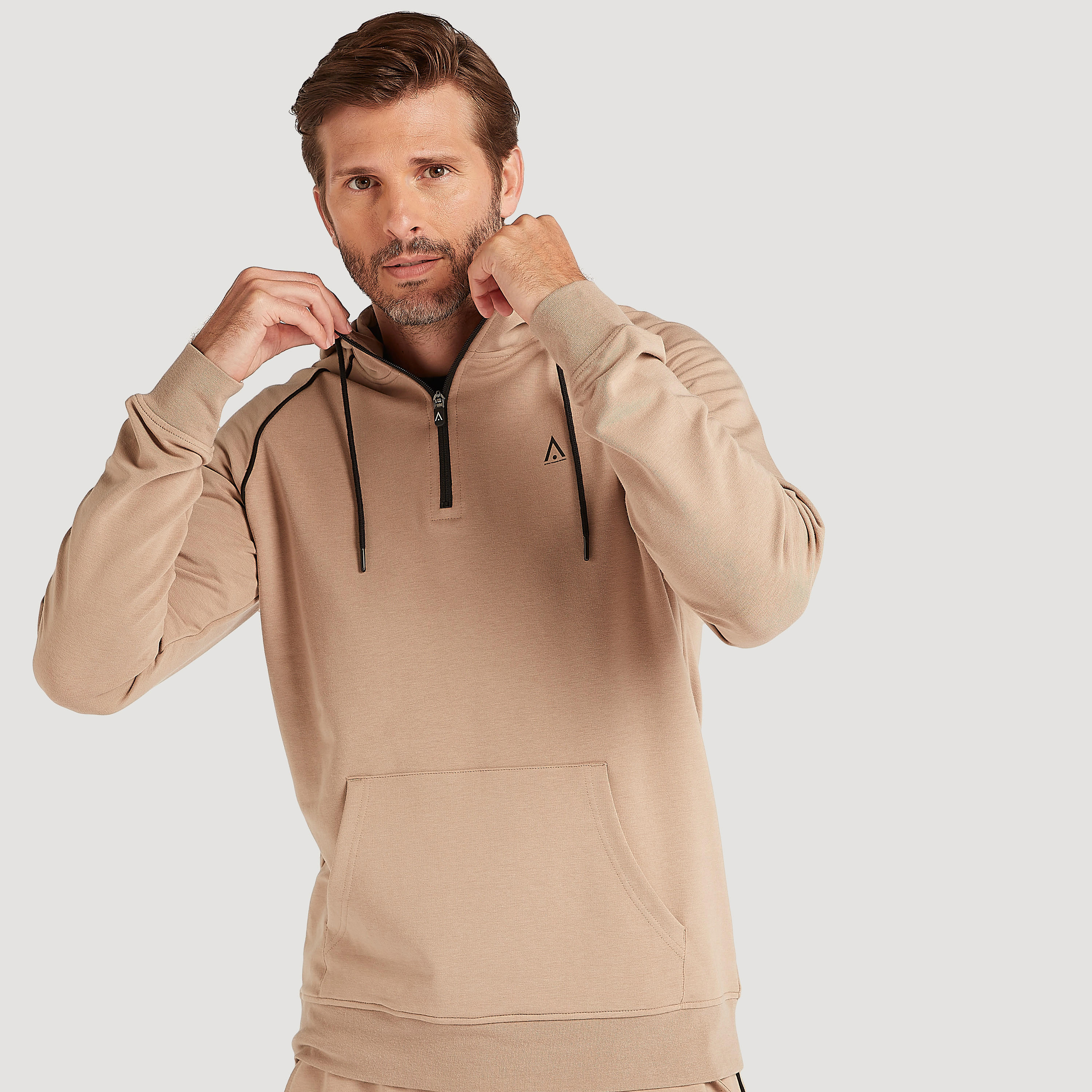 هودي مستدام سادة بسحّاب إغلاق وأكمام طويلة وجيوب-men-winterwear-hoodiesandsweatshirts-image-1