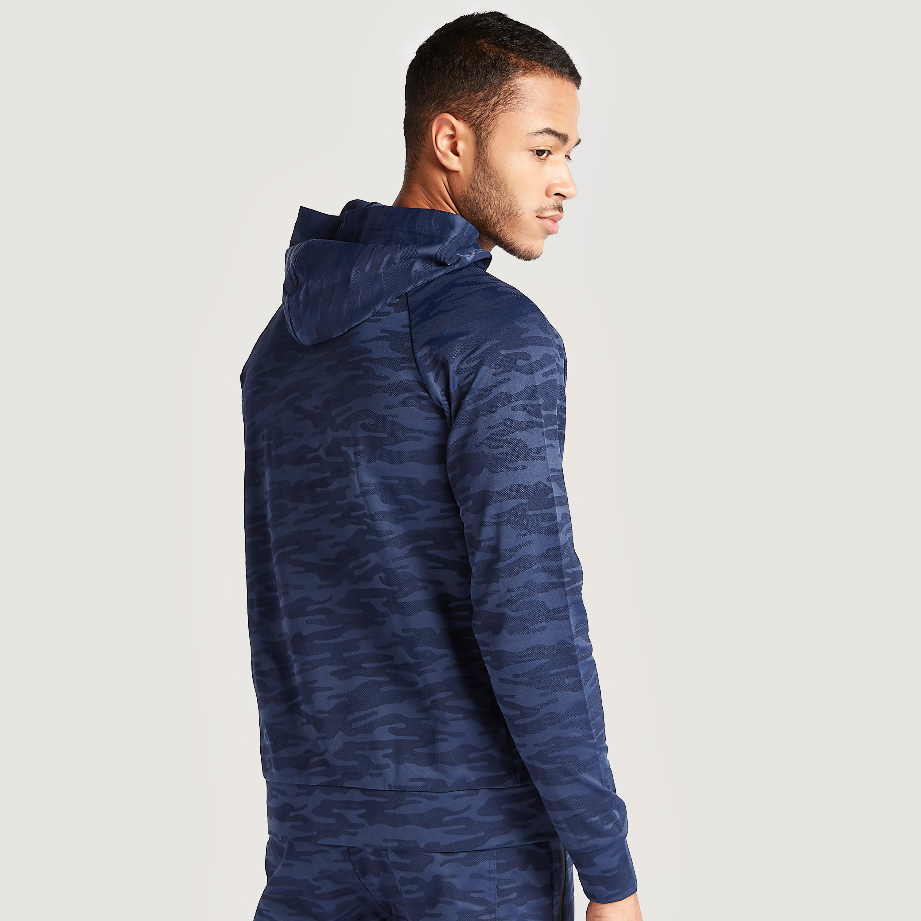 هودي بأكمام طويلة وطبعات مموّهة وسحّاب-men-winterwear-hoodiesandsweatshirts-image-10