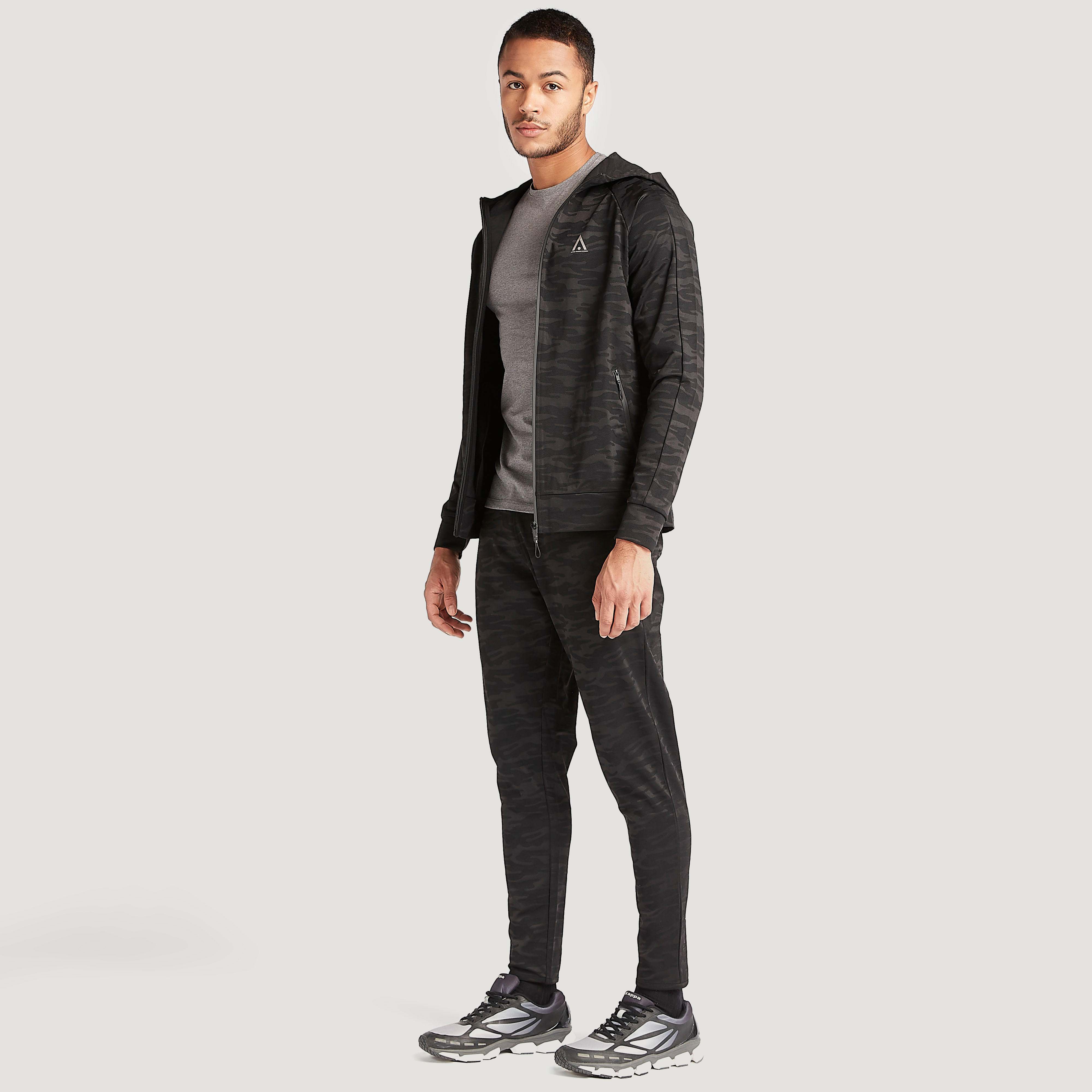بنطلون رياضي بطبعات مموهة وجيوب ورباط إغلاق-men-clothing-sportswearandactivewear-bottoms-image-4