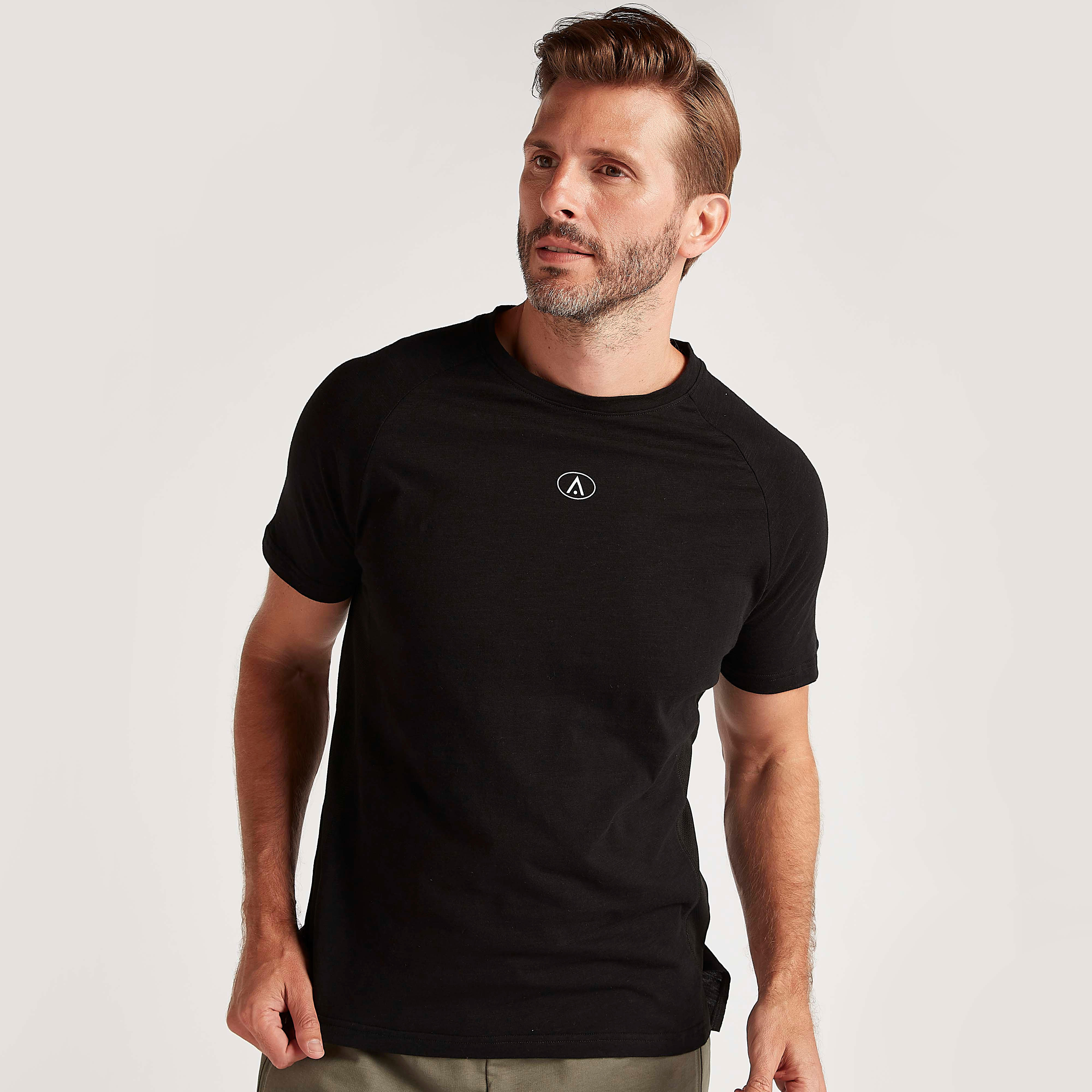 تيشيرت سادة بأكمام قصيرة وأطراف غير مستوية-men-clothing-sportswearandactivewear-tshirtsandpolos-image-6