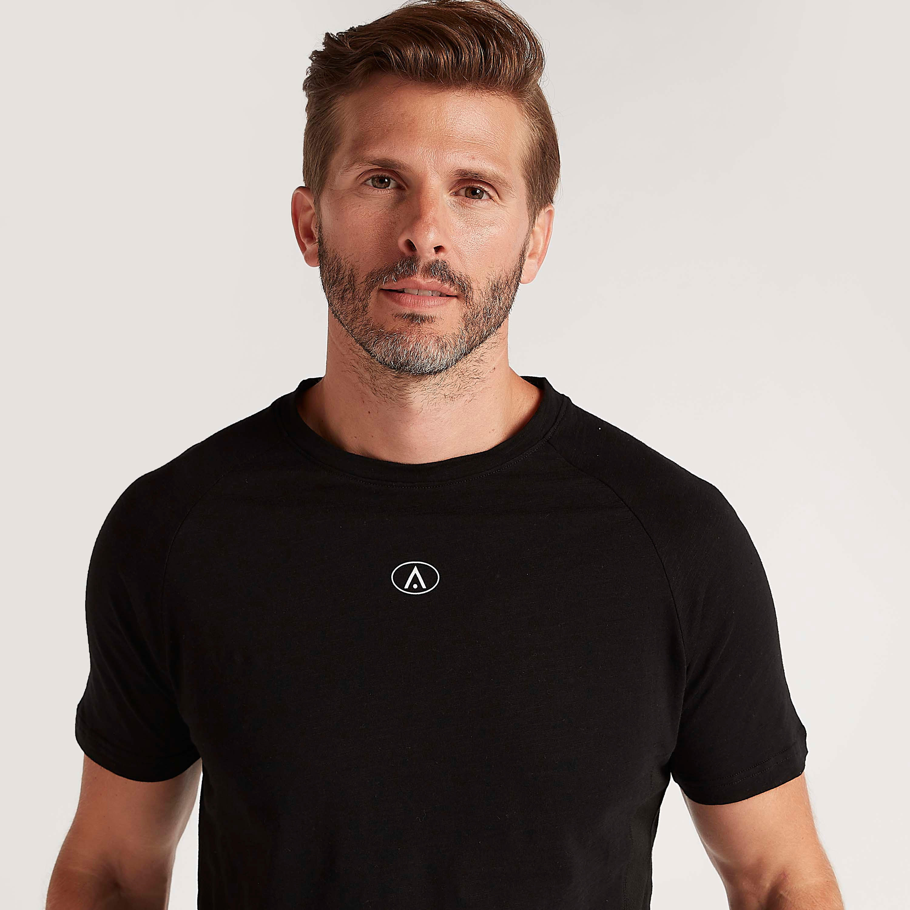تيشيرت سادة بأكمام قصيرة وأطراف غير مستوية-men-clothing-sportswearandactivewear-tshirtsandpolos-image-4