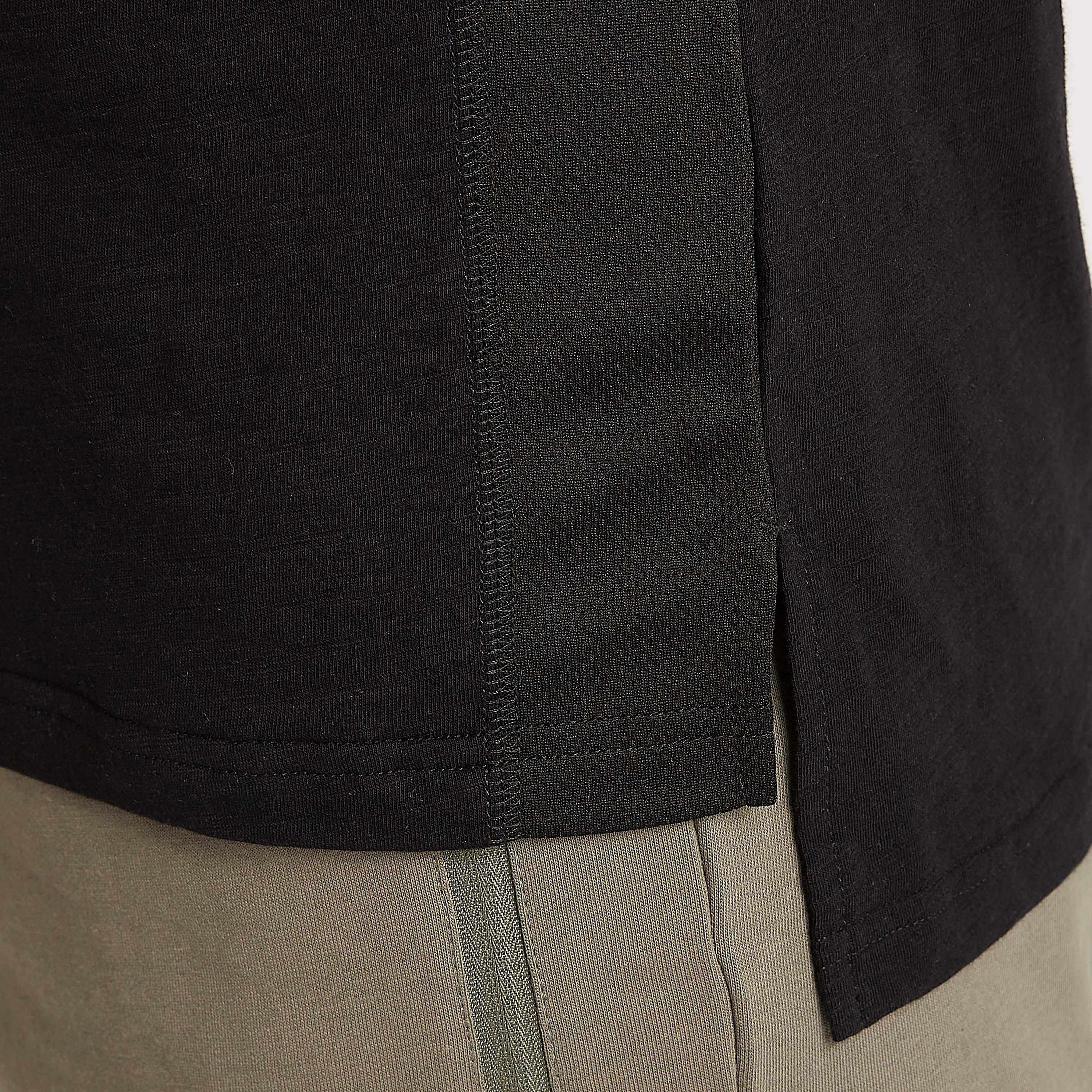 تيشيرت سادة بأكمام قصيرة وأطراف غير مستوية-men-clothing-sportswearandactivewear-tshirtsandpolos-image-1