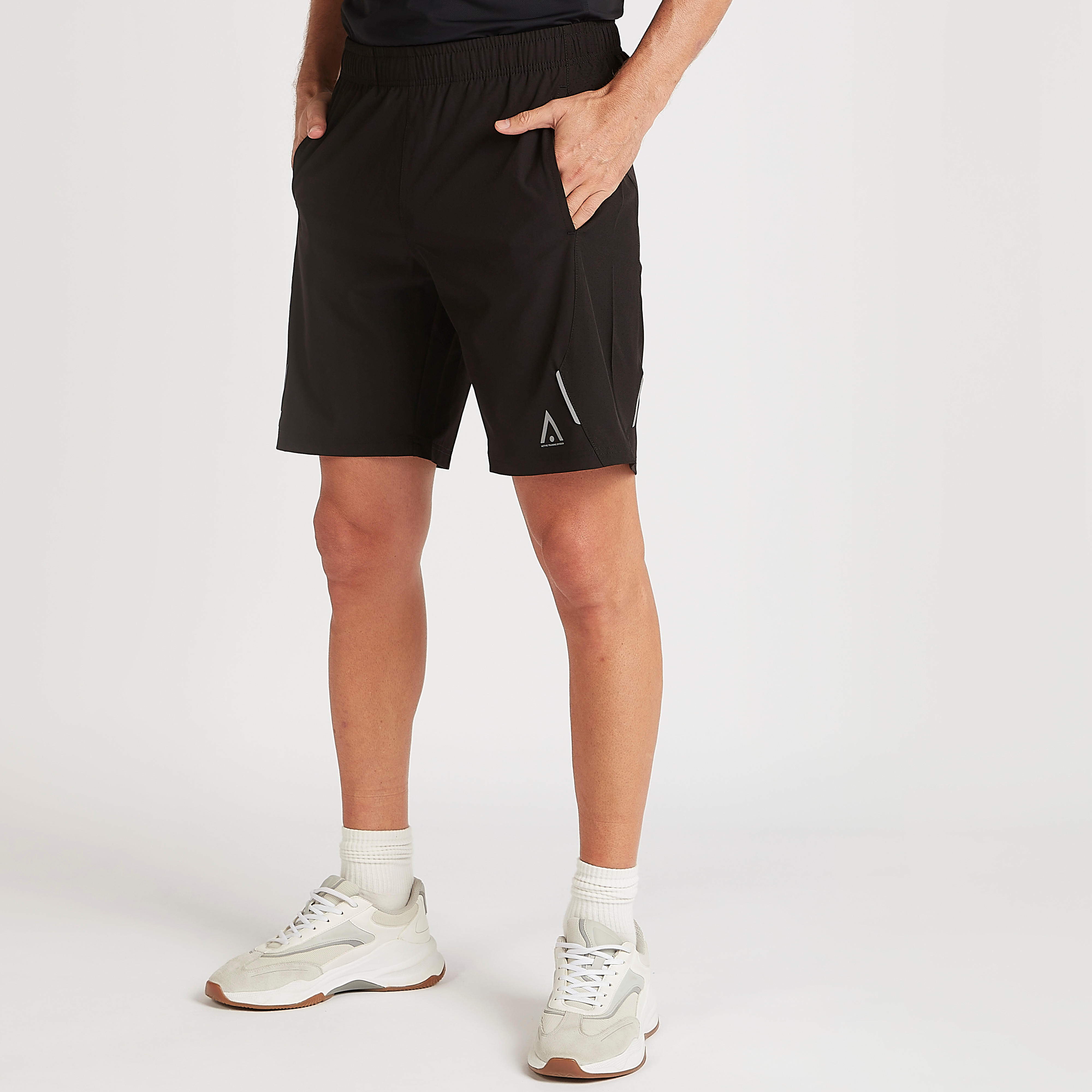 شورت سادة بخصر مطاطي وتفاصيل شعار-men-clothing-sportswearandactivewear-bottoms-image-6