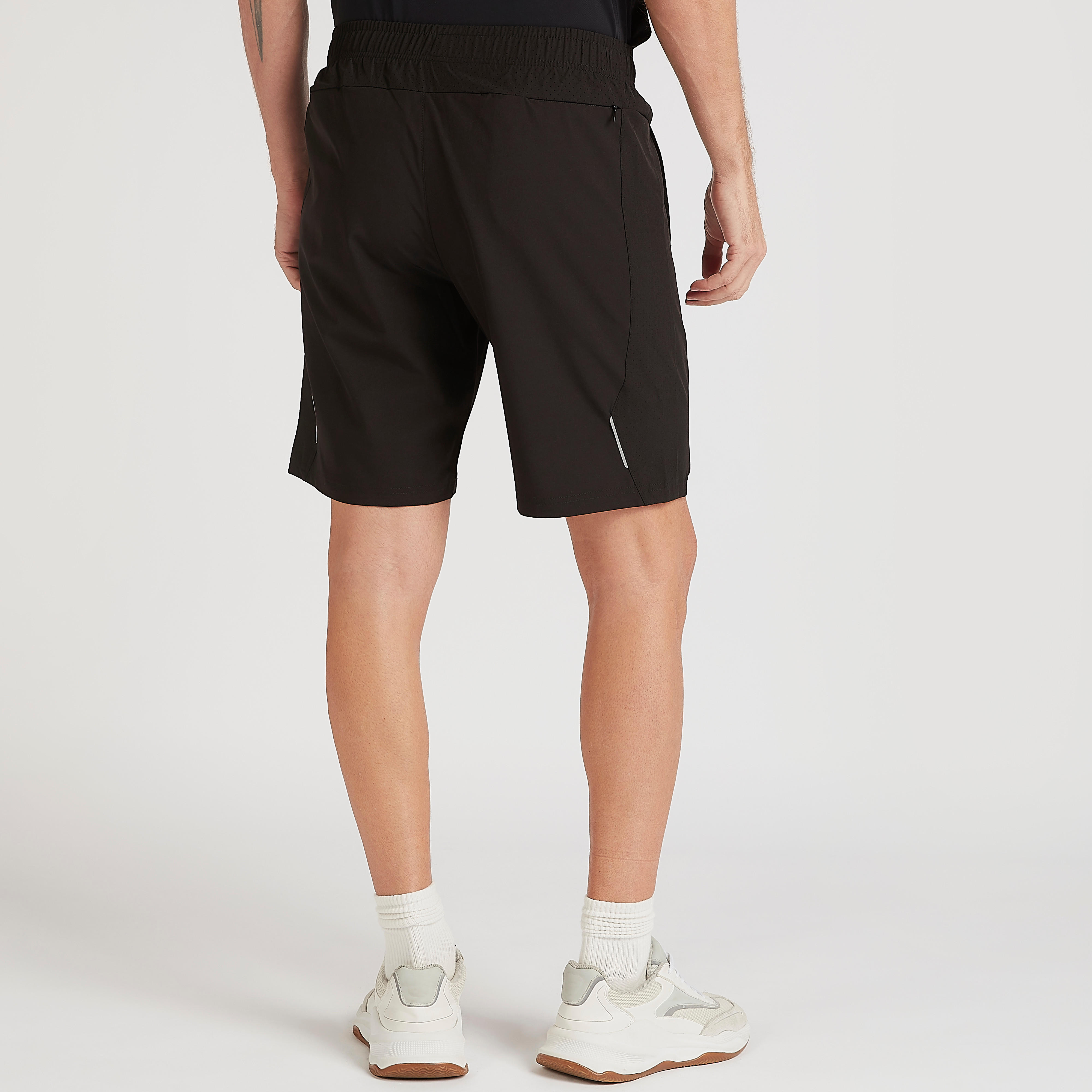شورت سادة بخصر مطاطي وتفاصيل شعار-men-clothing-sportswearandactivewear-bottoms-image-3