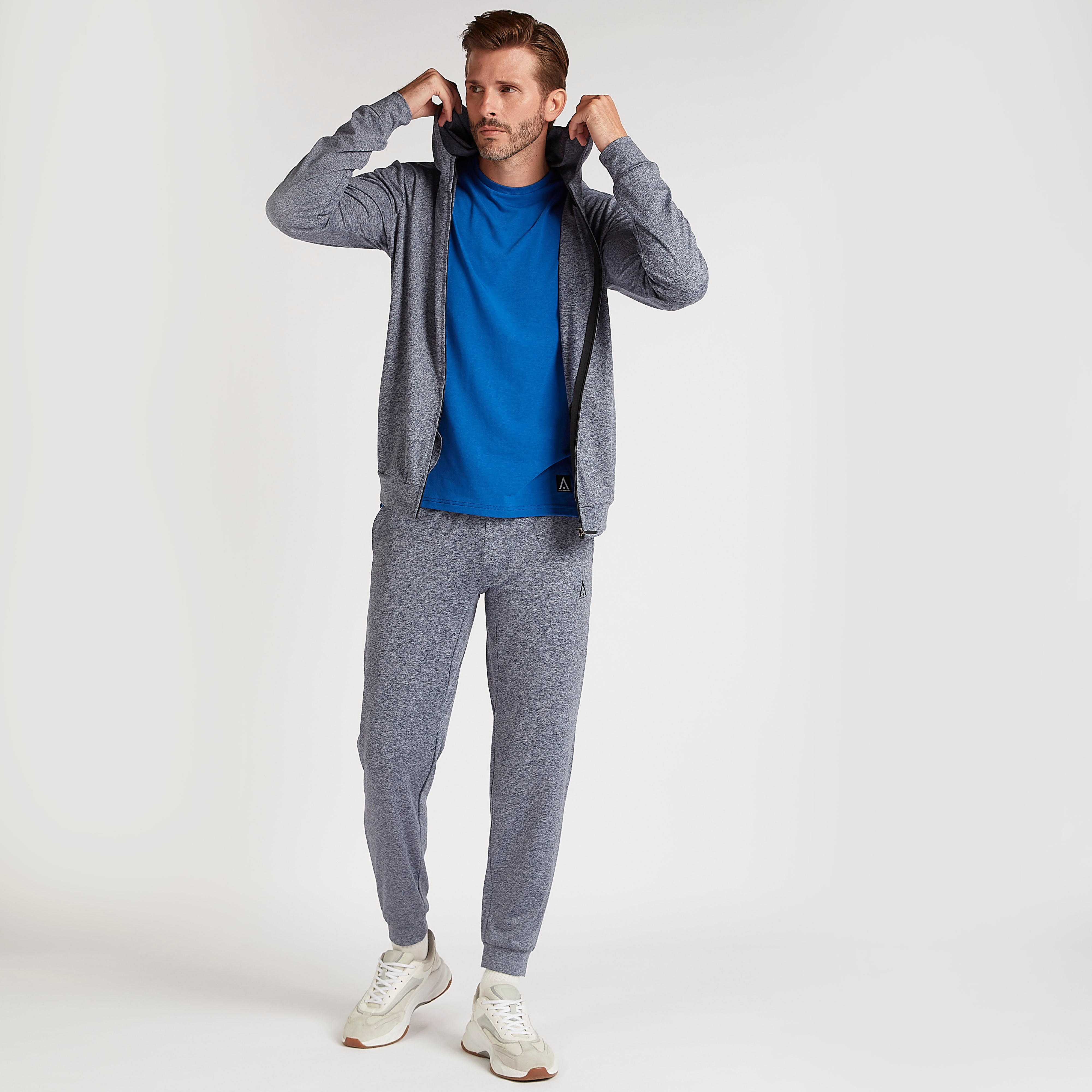 هودي سادة بسحّاب وأكمام طويلة وجيوب-men-winterwear-hoodiesandsweatshirts-image-5