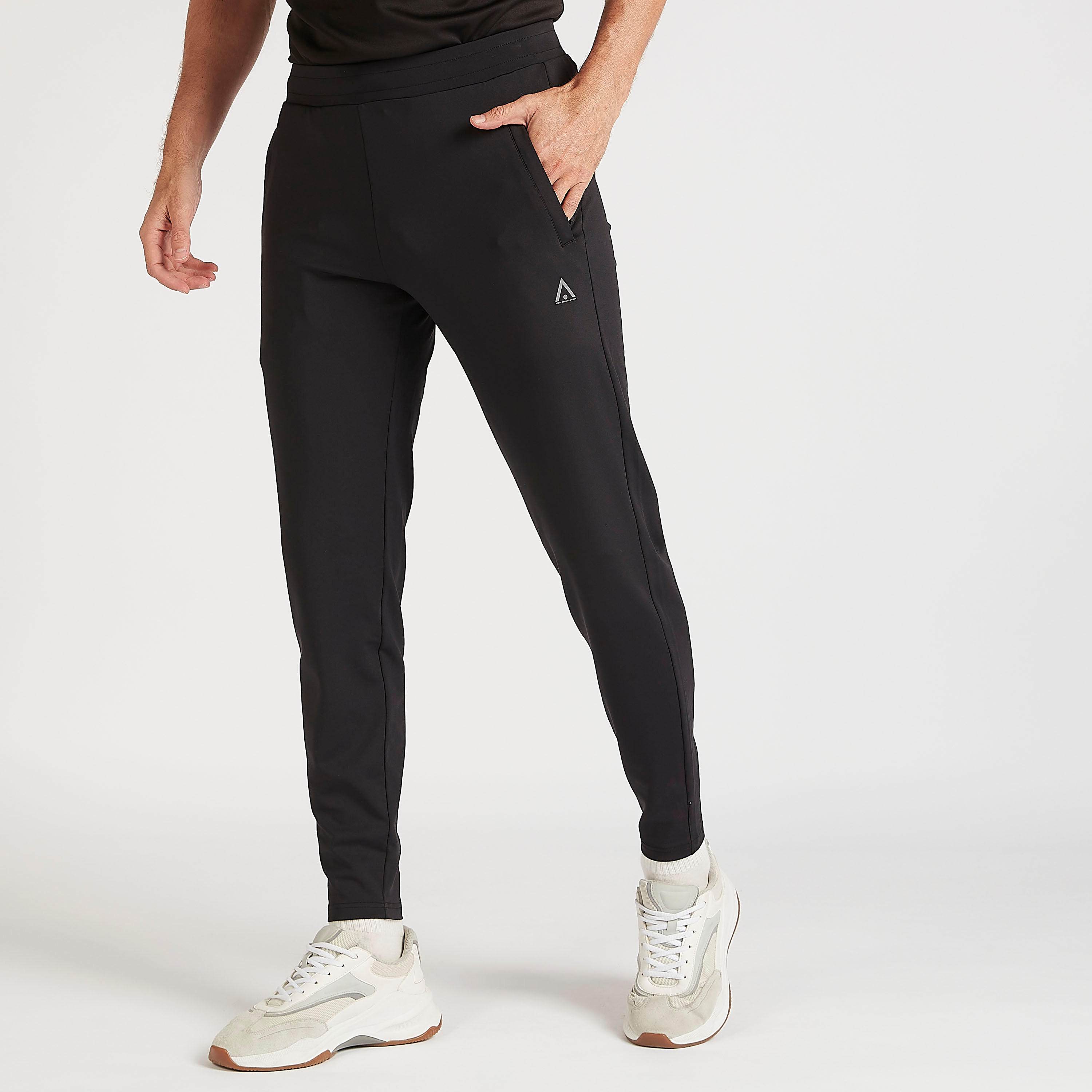 بنطلون رياضي سادة بجيوب وخصر مطّاطي-men-clothing-sportswearandactivewear-bottoms-image-1