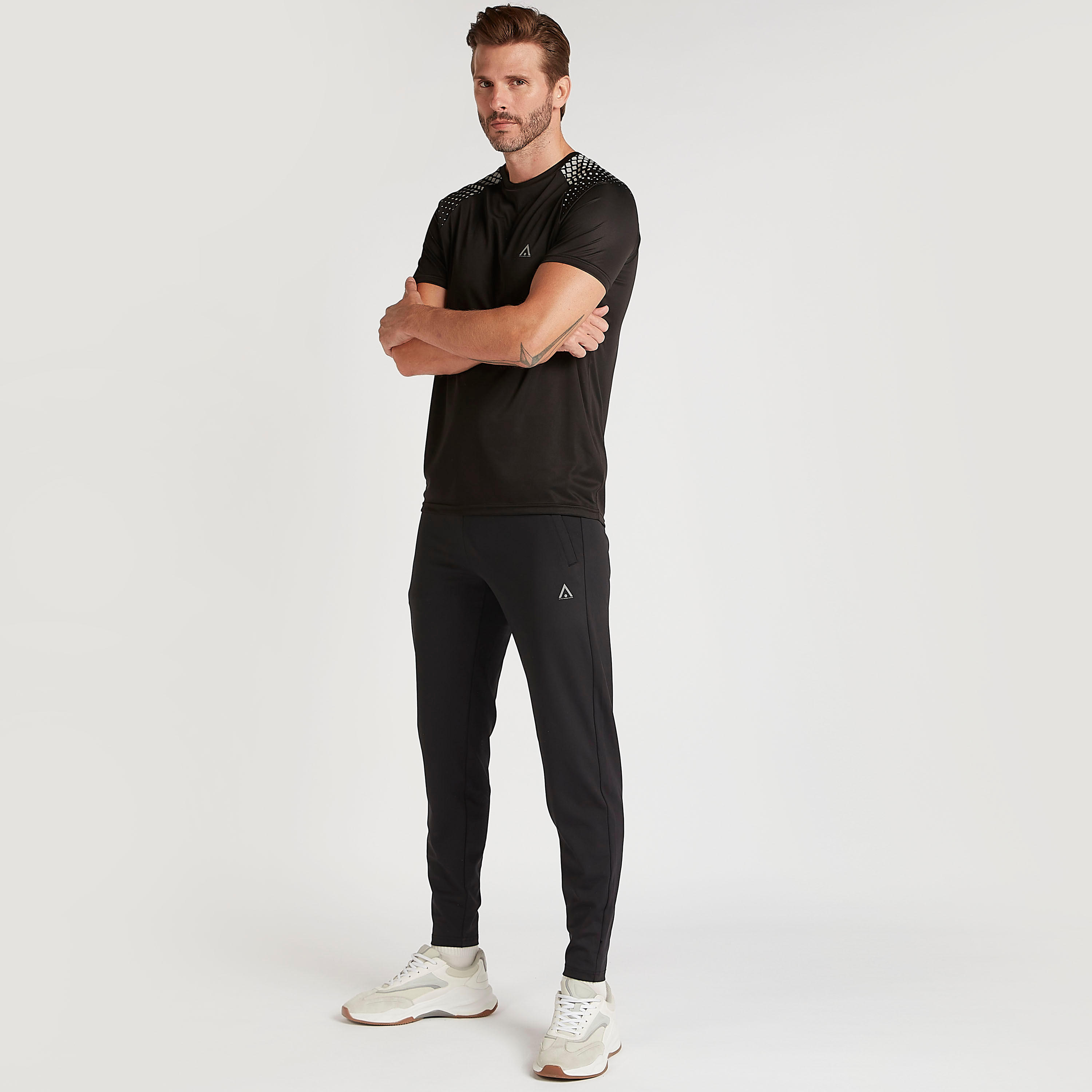 بنطلون رياضي سادة بجيوب وخصر مطّاطي-men-clothing-sportswearandactivewear-bottoms-image-2