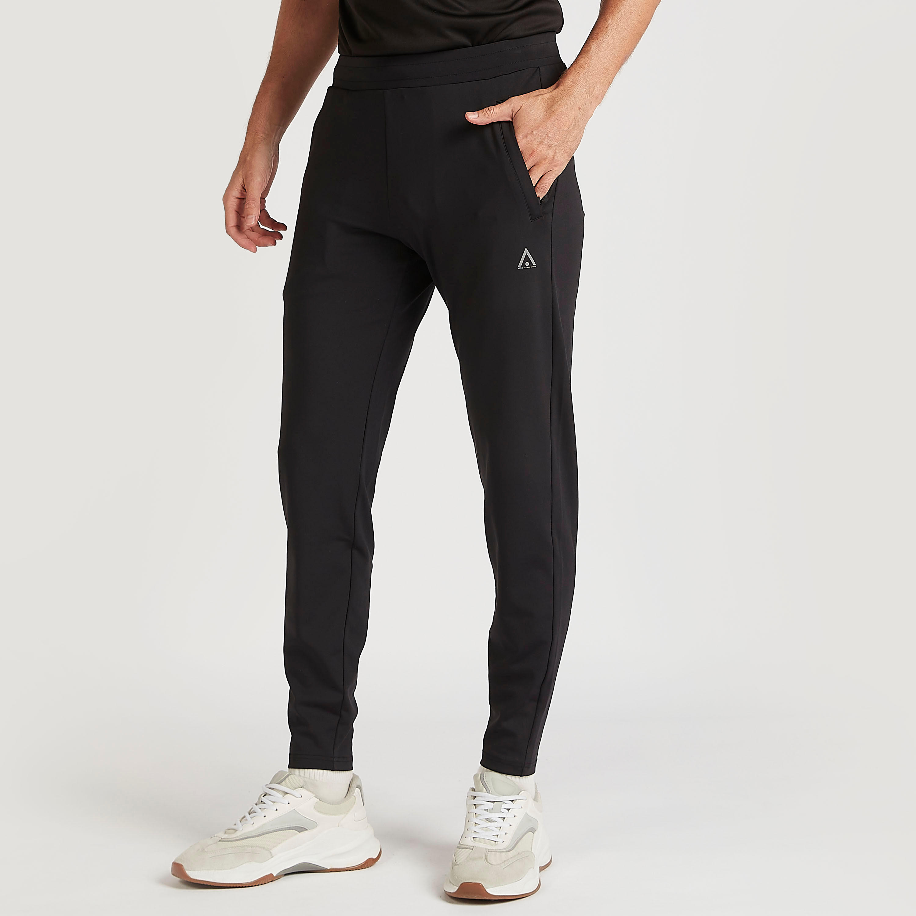 بنطلون رياضي سادة بجيوب وخصر مطّاطي-men-clothing-sportswearandactivewear-bottoms-image-5
