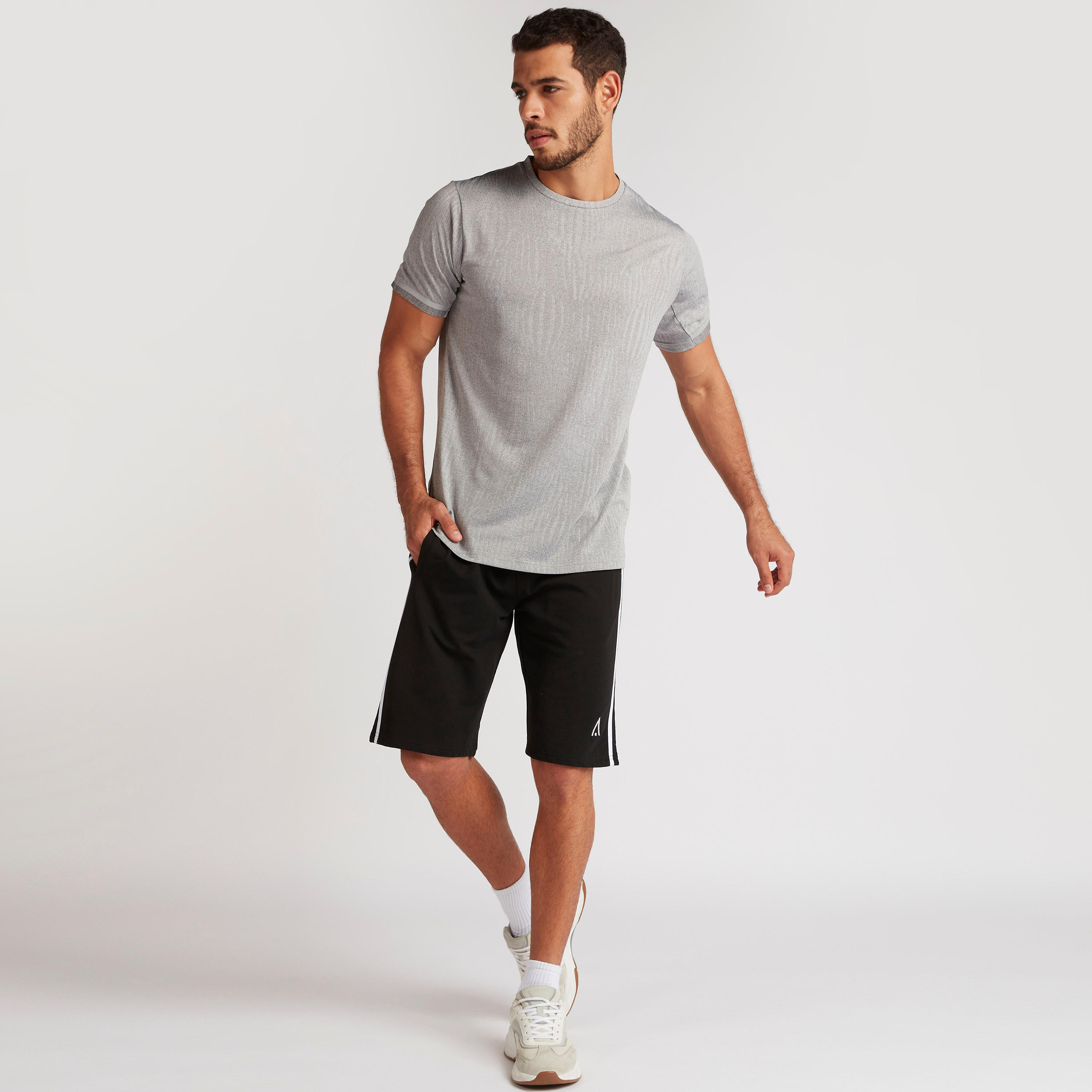 شورت سادة بتفاصيل شريطة ورباط إغلاق-men-clothing-sportswearandactivewear-bottoms-image-1