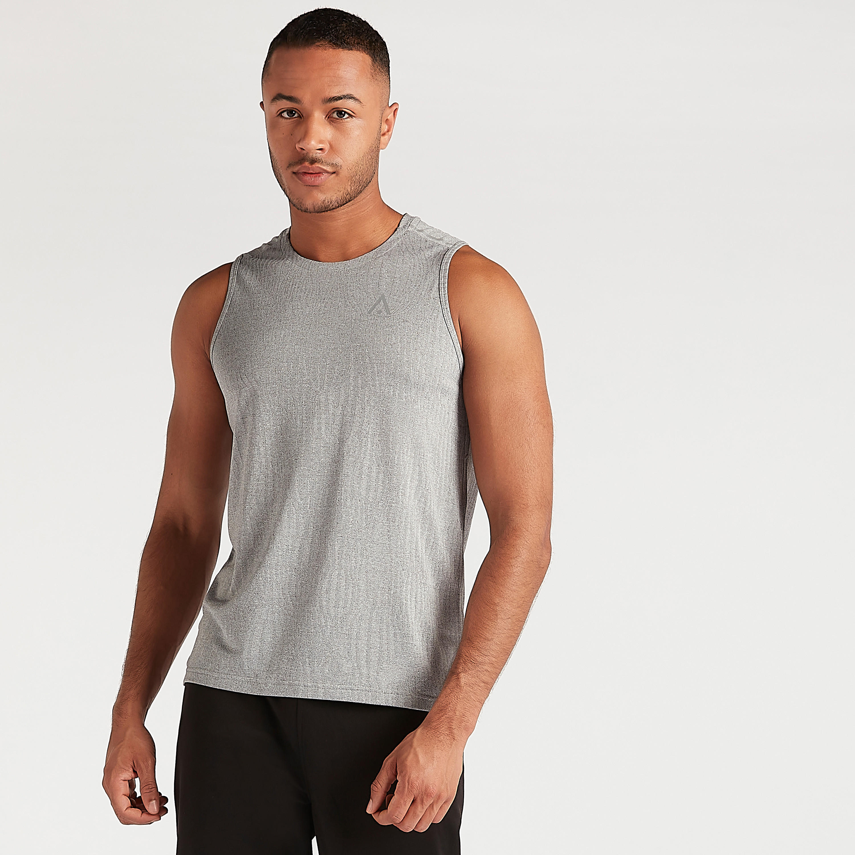 فيست دون أكمام بطبعات وياقة ضيّقة-men-clothing-sportswearandactivewear-tshirtsandpolos-image-1