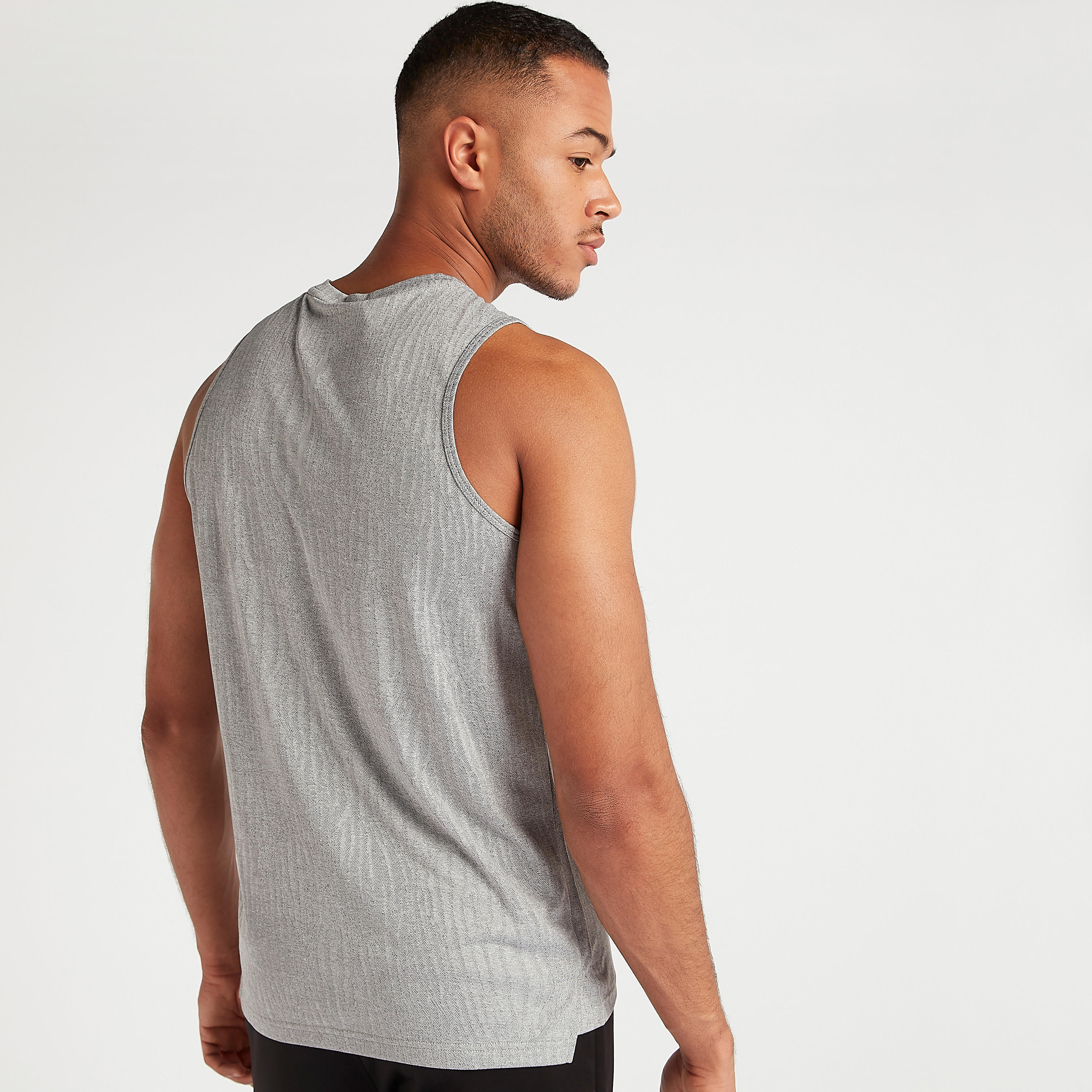 فيست دون أكمام بطبعات وياقة ضيّقة-men-clothing-sportswearandactivewear-tshirtsandpolos-image-4