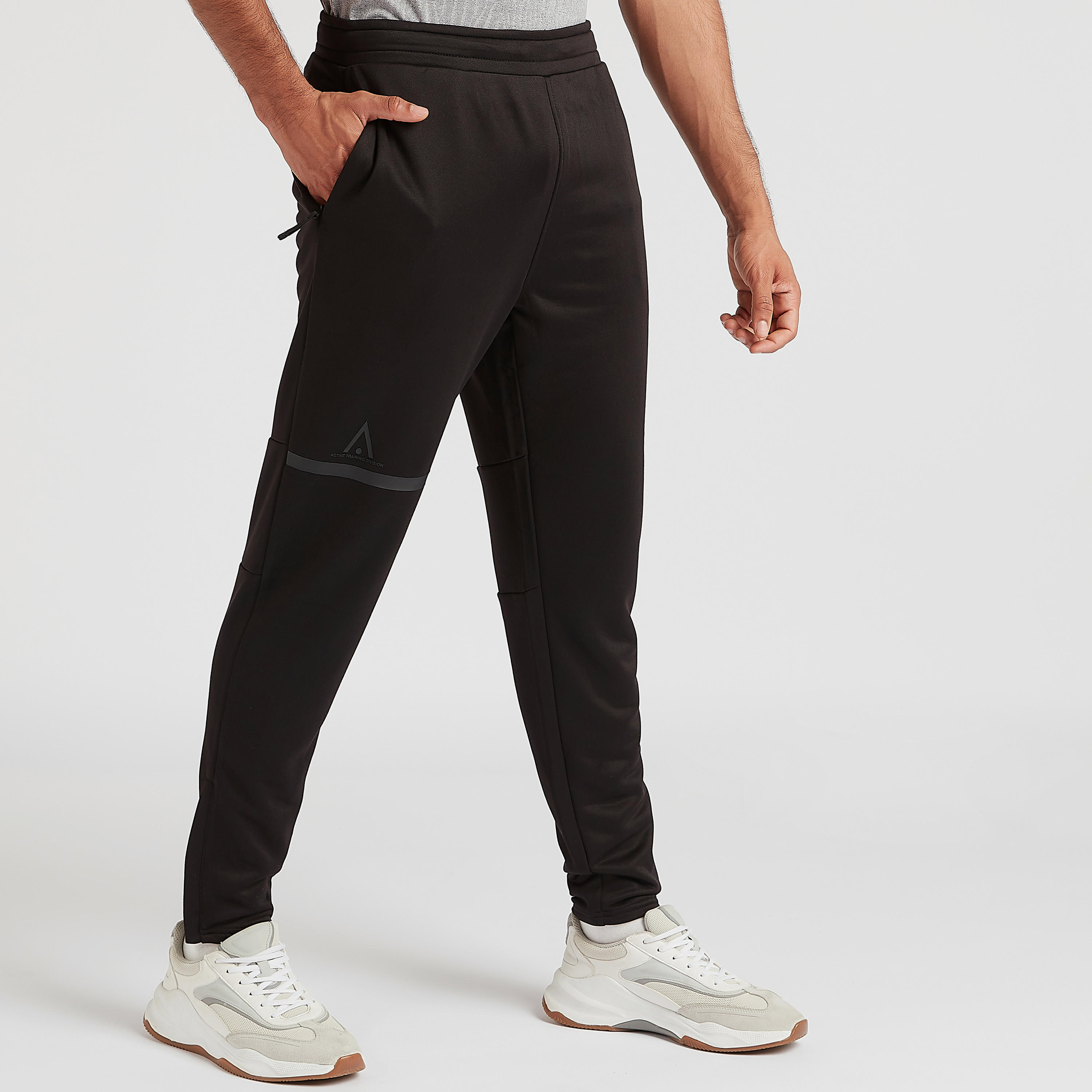 بنطلون رياضي سادة بجيوب وخصر مطّاطي-men-clothing-sportswearandactivewear-bottoms-image-6