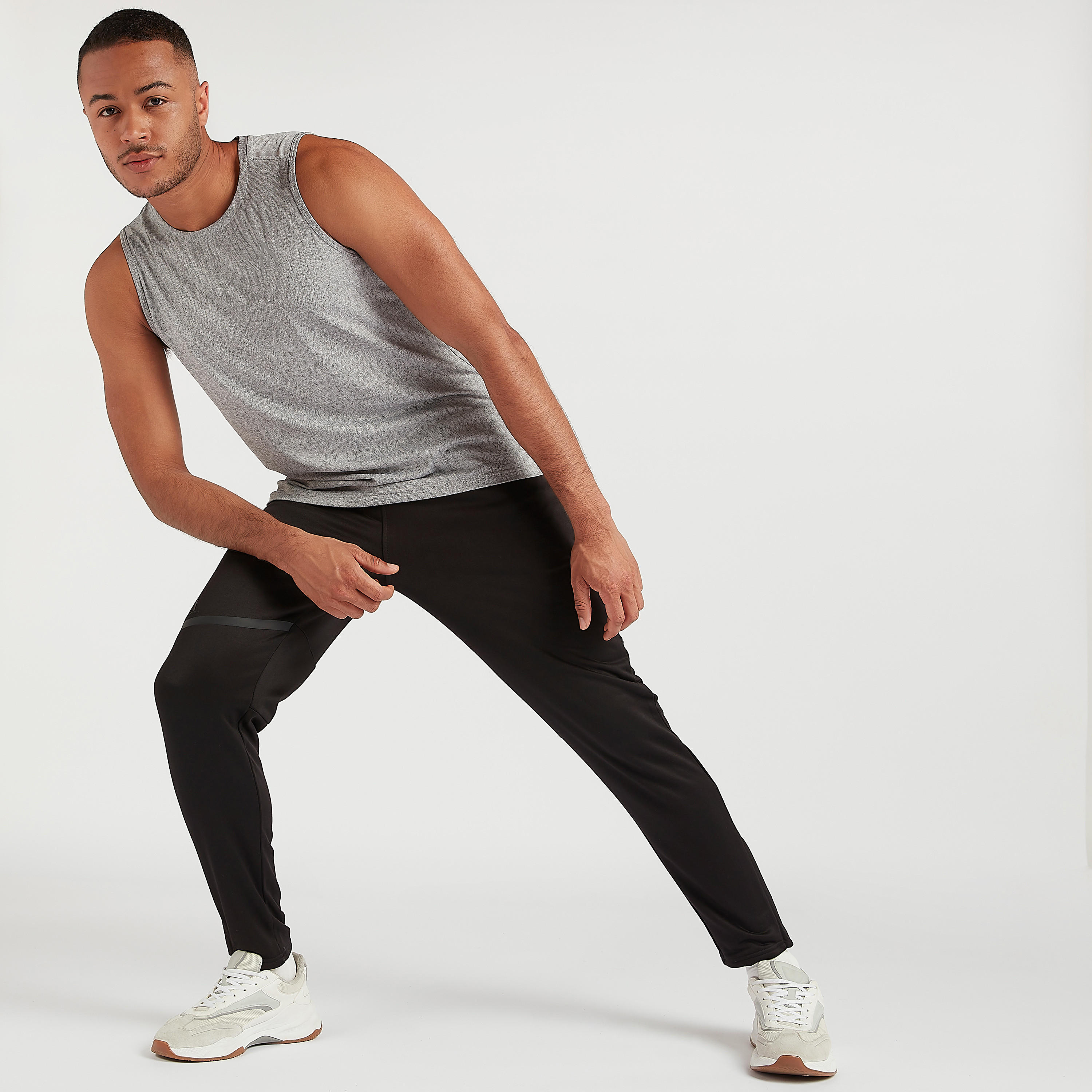 بنطلون رياضي سادة بجيوب وخصر مطّاطي-men-clothing-sportswearandactivewear-bottoms-image-5