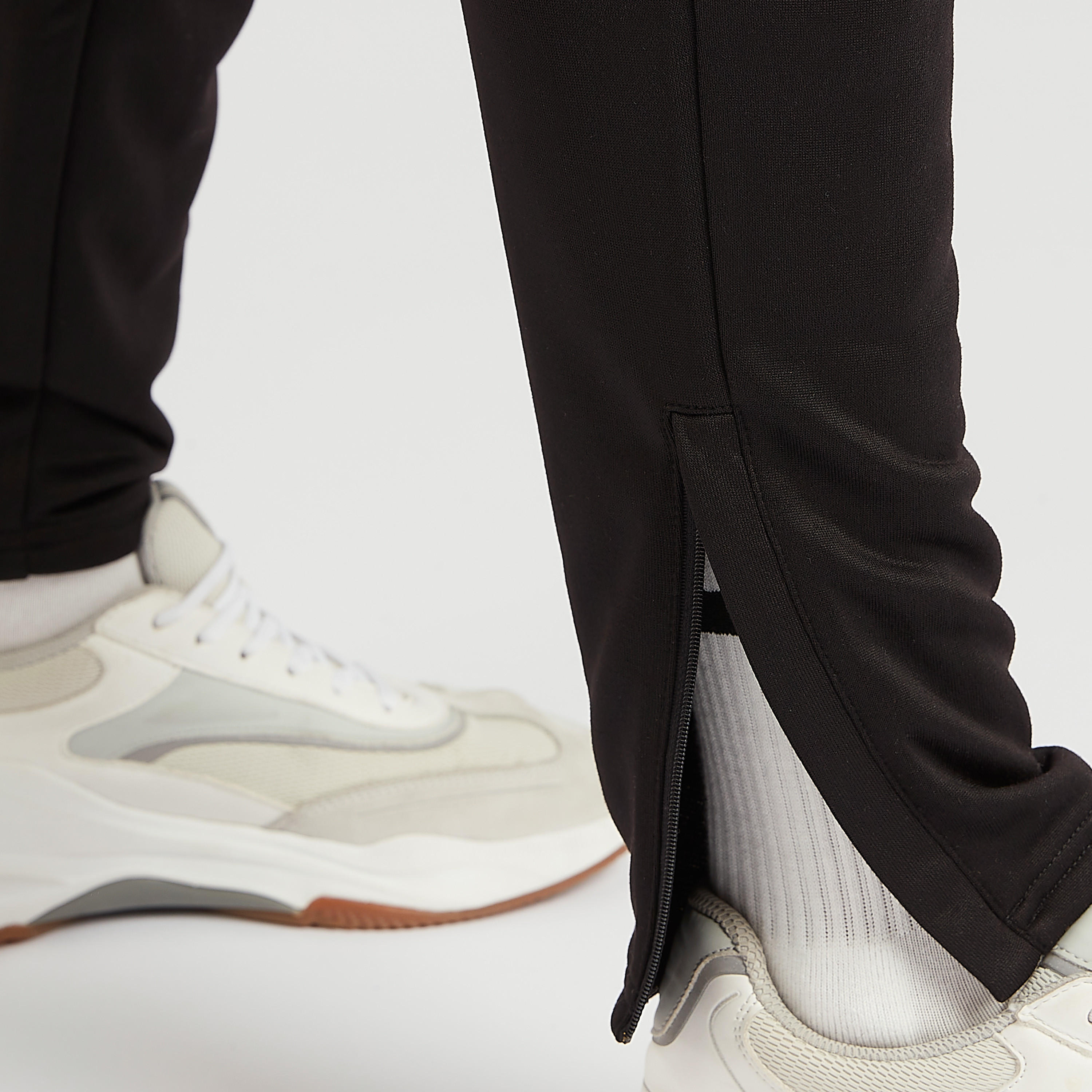 بنطلون رياضي سادة بجيوب وخصر مطّاطي-men-clothing-sportswearandactivewear-bottoms-image-1