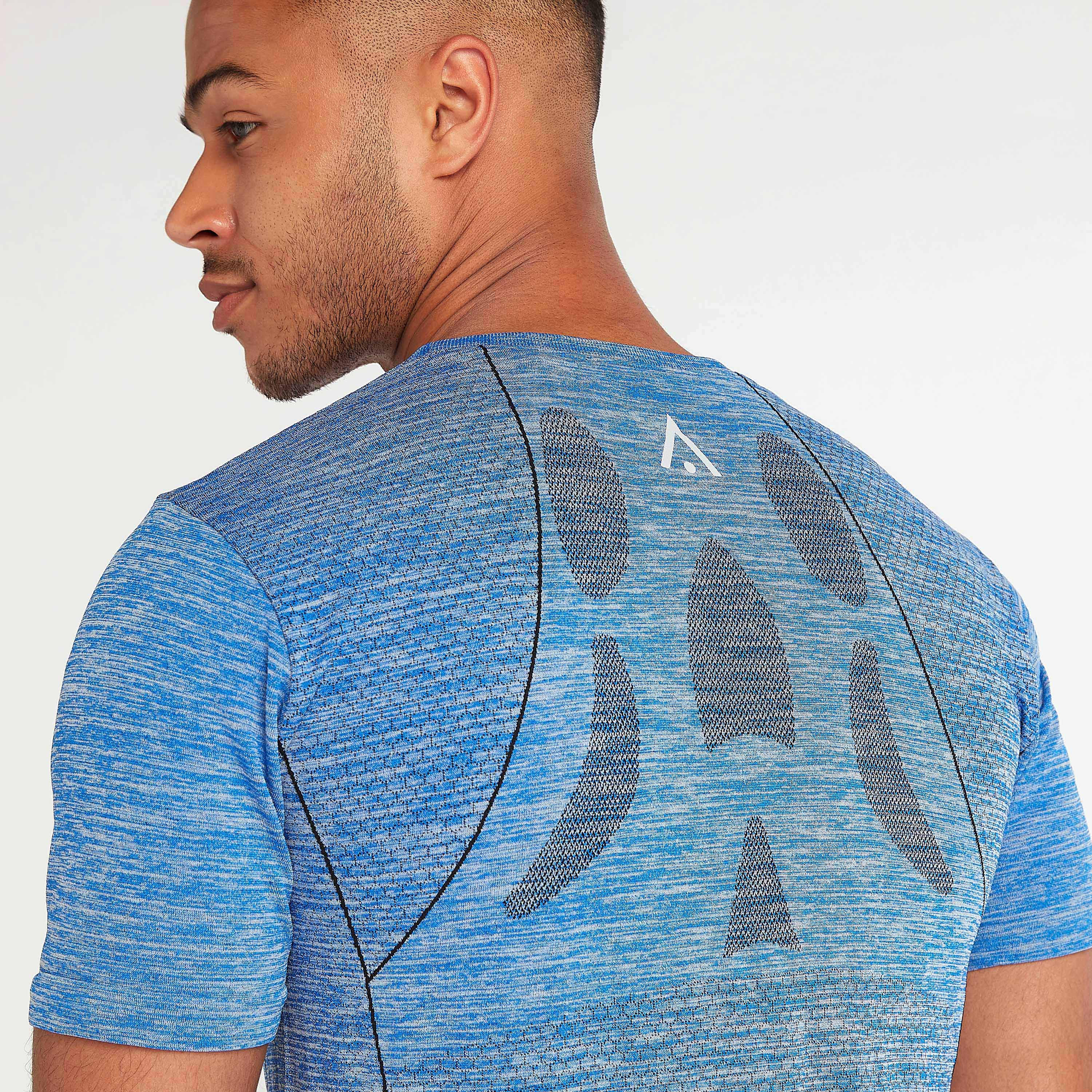 تيشيرت بياقة ضيقة وأكمام قصيرة وطبعات-men-clothing-sportswearandactivewear-tshirtsandpolos-image-3