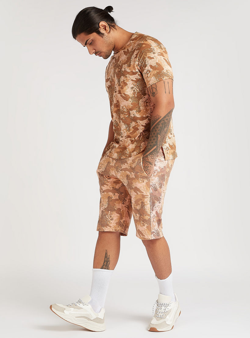 شورت بطبعات مموّهة ورباط إغلاق-men-clothing-sportswearandactivewear-bottoms-image-5