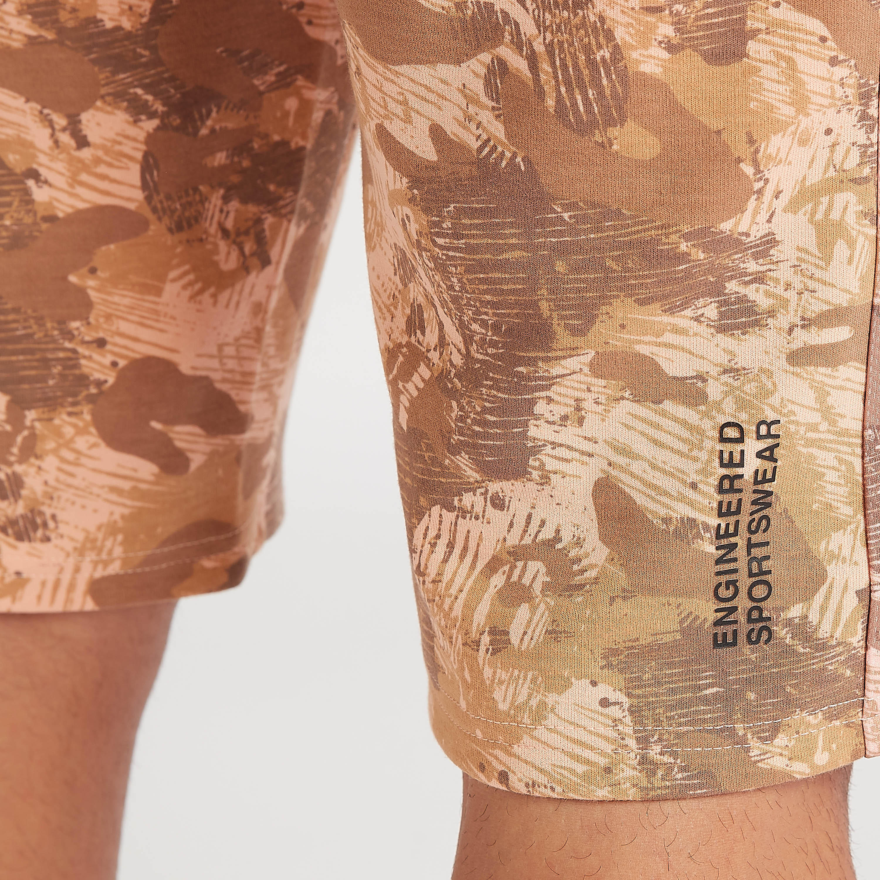 شورت بطبعات مموّهة ورباط إغلاق-men-clothing-sportswearandactivewear-bottoms-image-4
