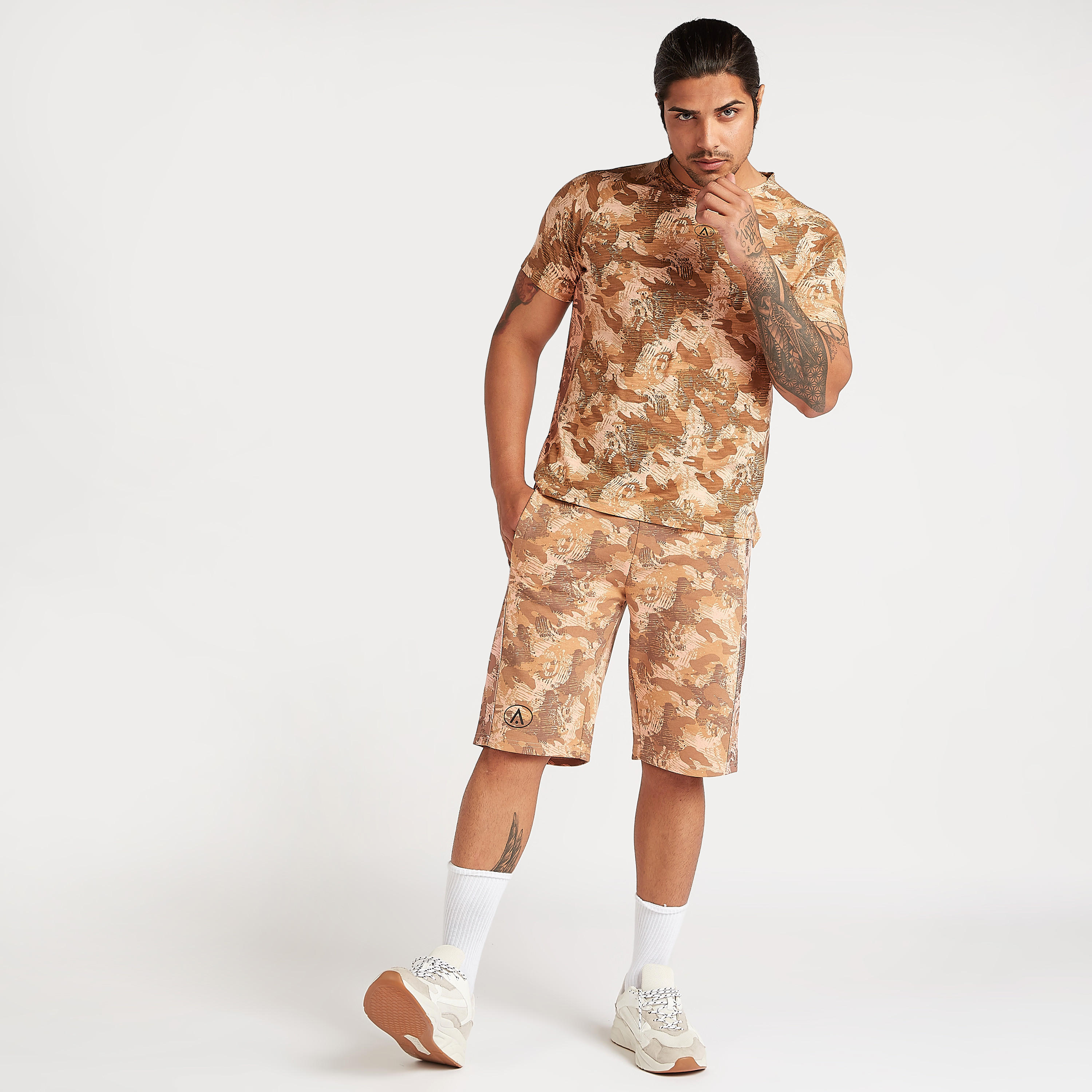 شورت بطبعات مموّهة ورباط إغلاق-men-clothing-sportswearandactivewear-bottoms-image-1