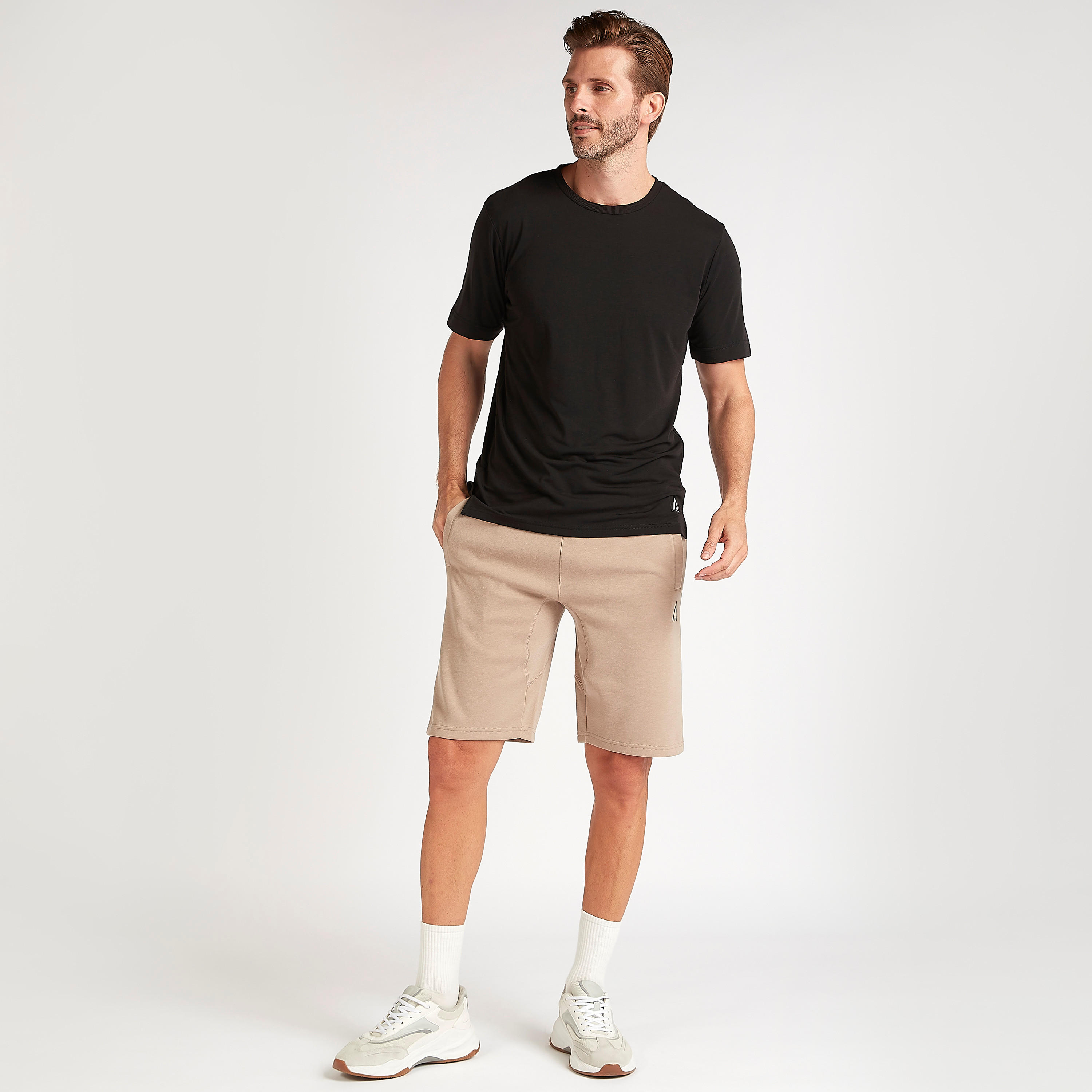 شورت سادة برباط إغلاق وجيوب-men-clothing-sportswearandactivewear-bottoms-image-3