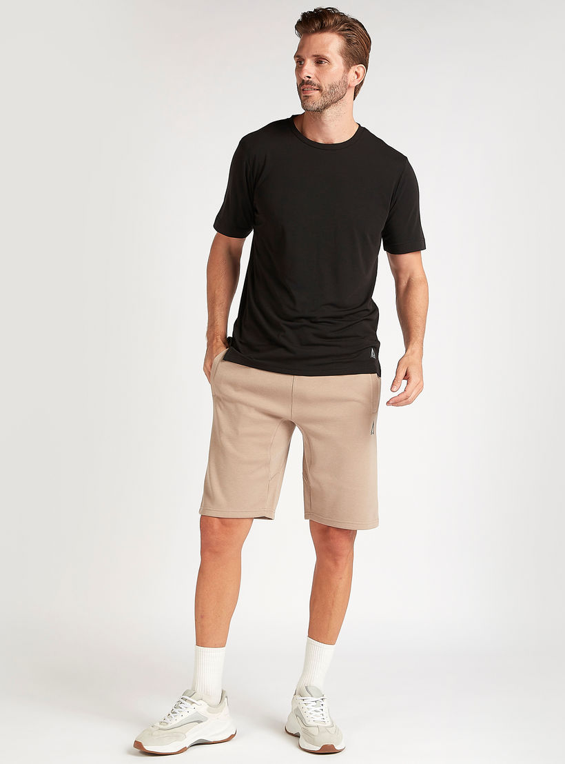 شورت سادة برباط إغلاق وجيوب-men-clothing-sportswearandactivewear-bottoms-image-3