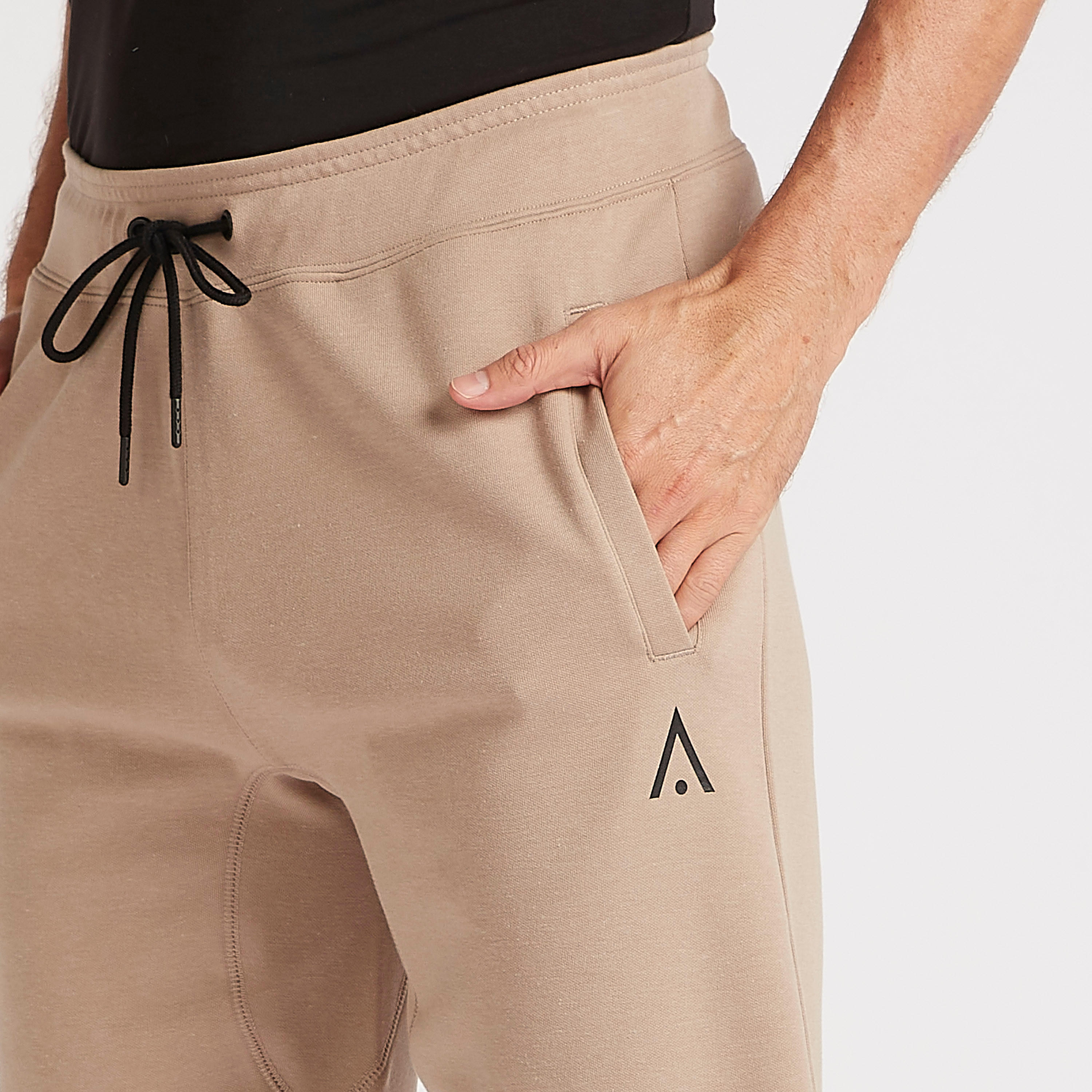 شورت سادة برباط إغلاق وجيوب-men-clothing-sportswearandactivewear-bottoms-image-2