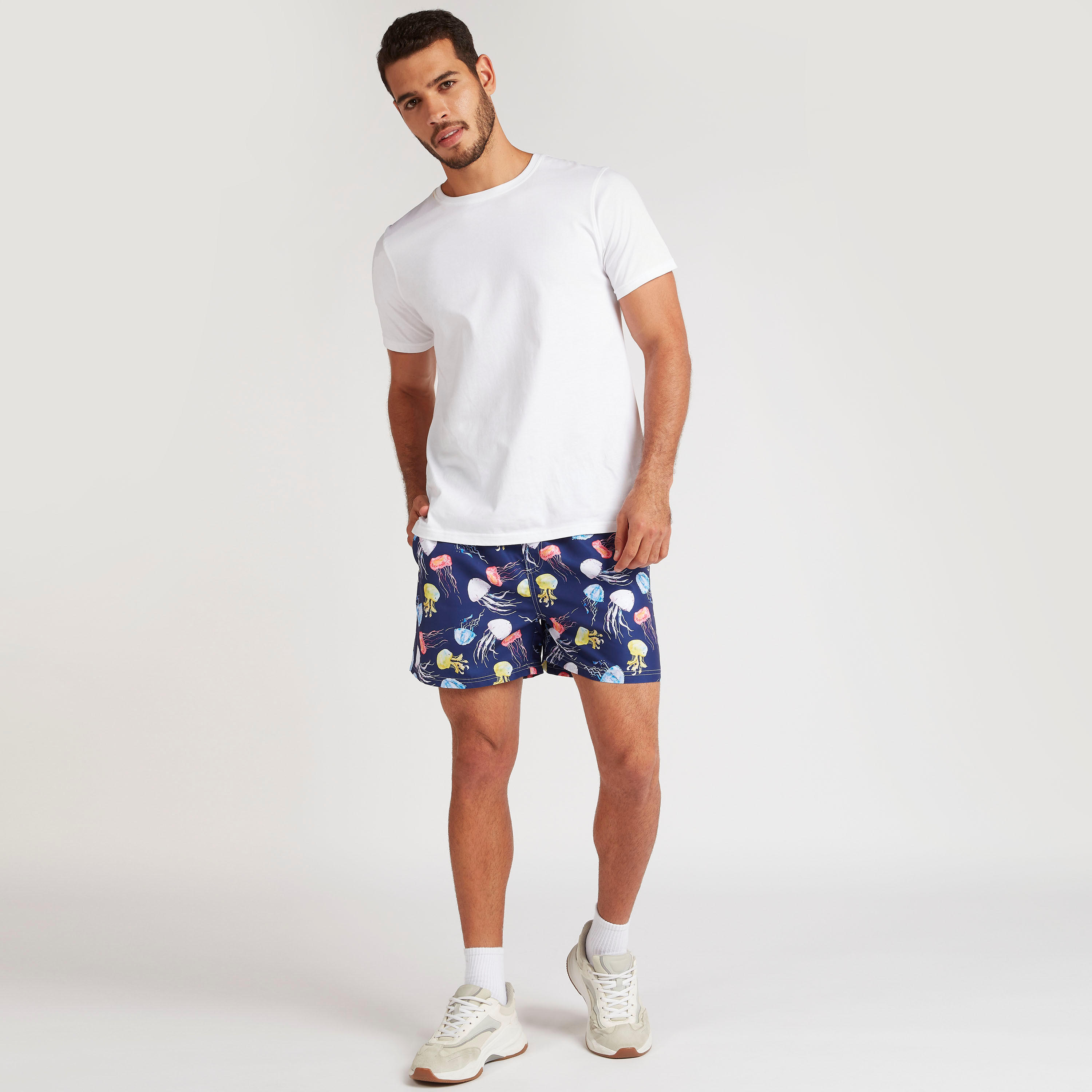 شورت بخصر مطاطي ورباط وجيوب وطبعات قنديل البحر-men-clothing-bottoms-shorts-image-2