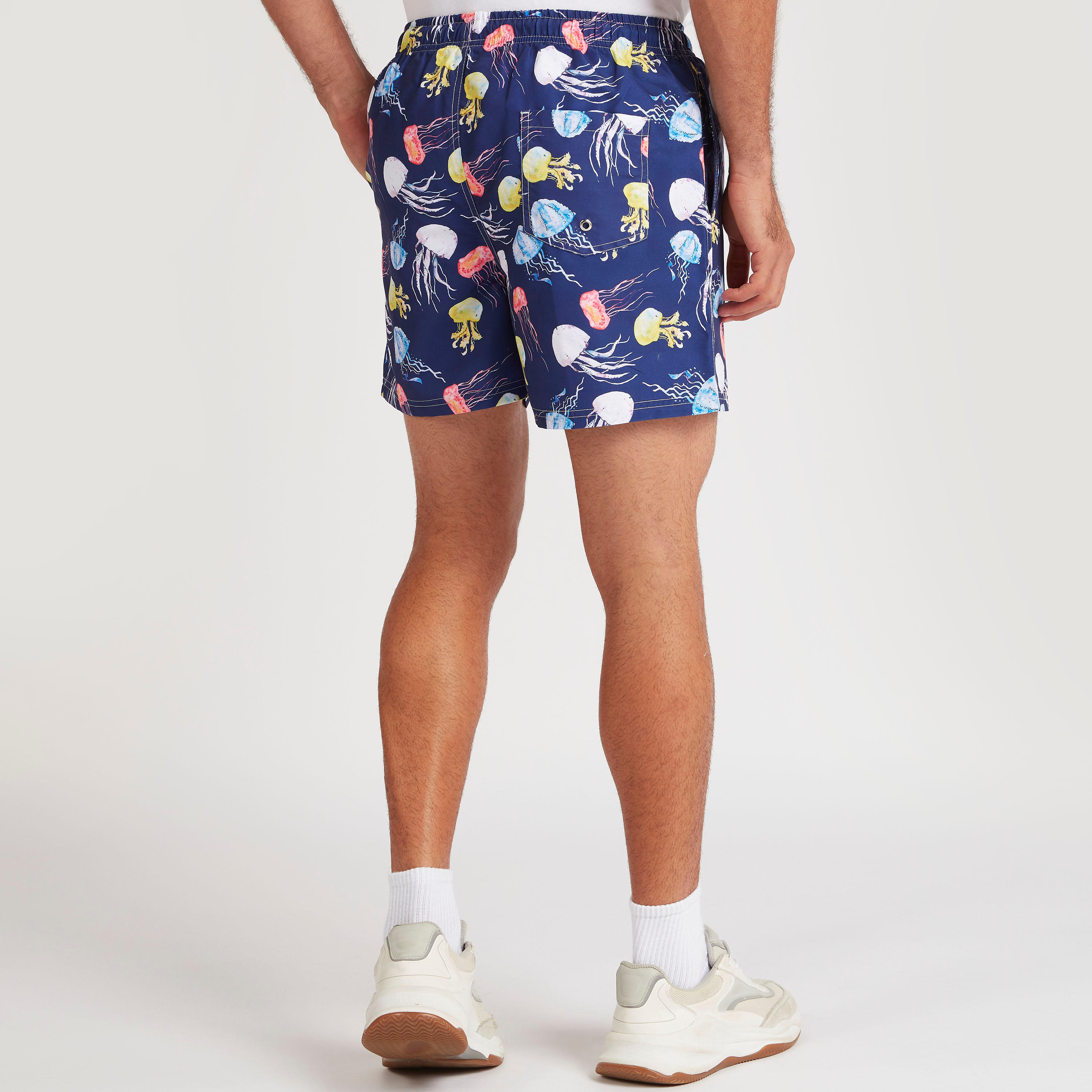 شورت بخصر مطاطي ورباط وجيوب وطبعات قنديل البحر-men-clothing-bottoms-shorts-image-4