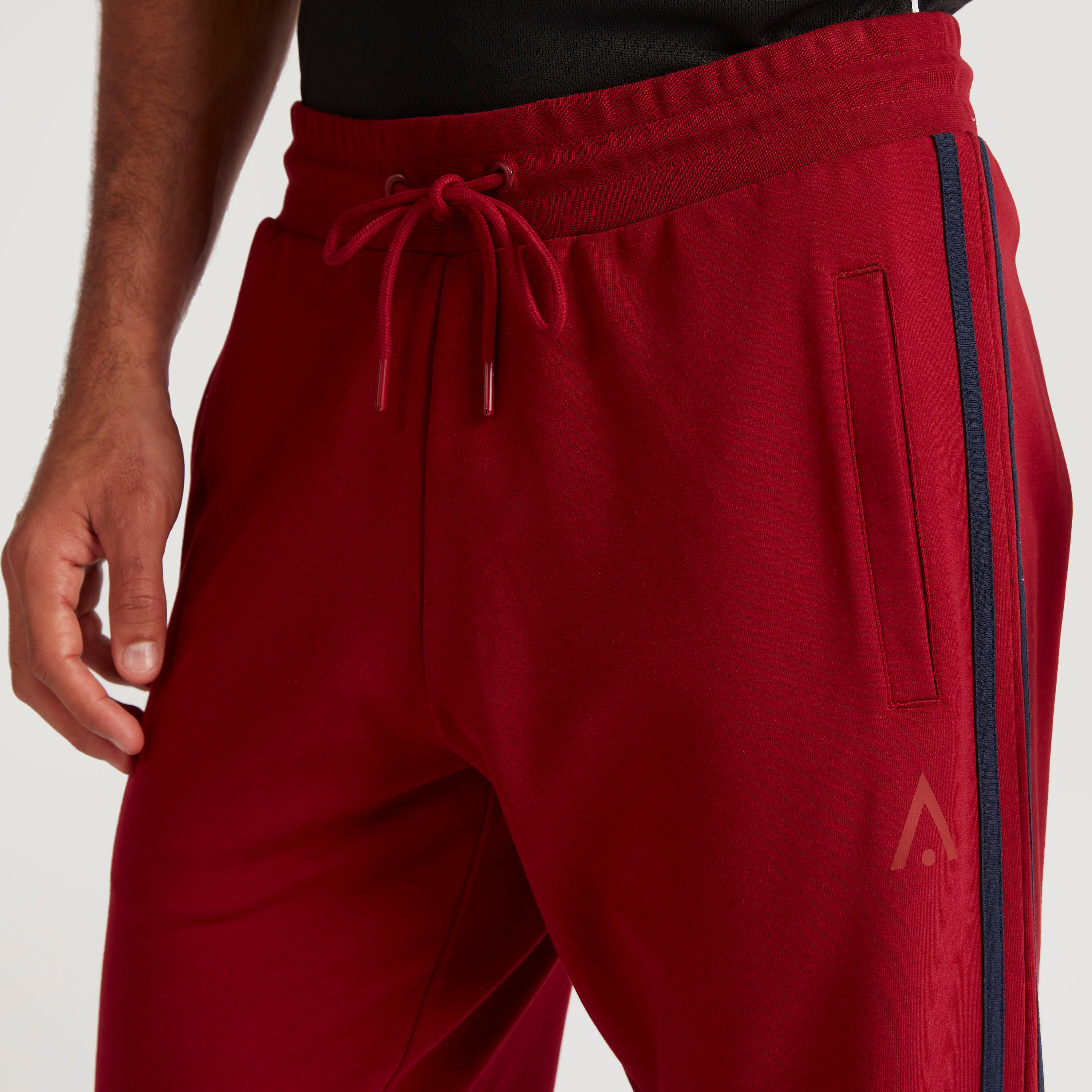 بنطلون رياضي سادة مخطط برباط إغلاق-men-clothing-sportswearandactivewear-bottoms-image-2