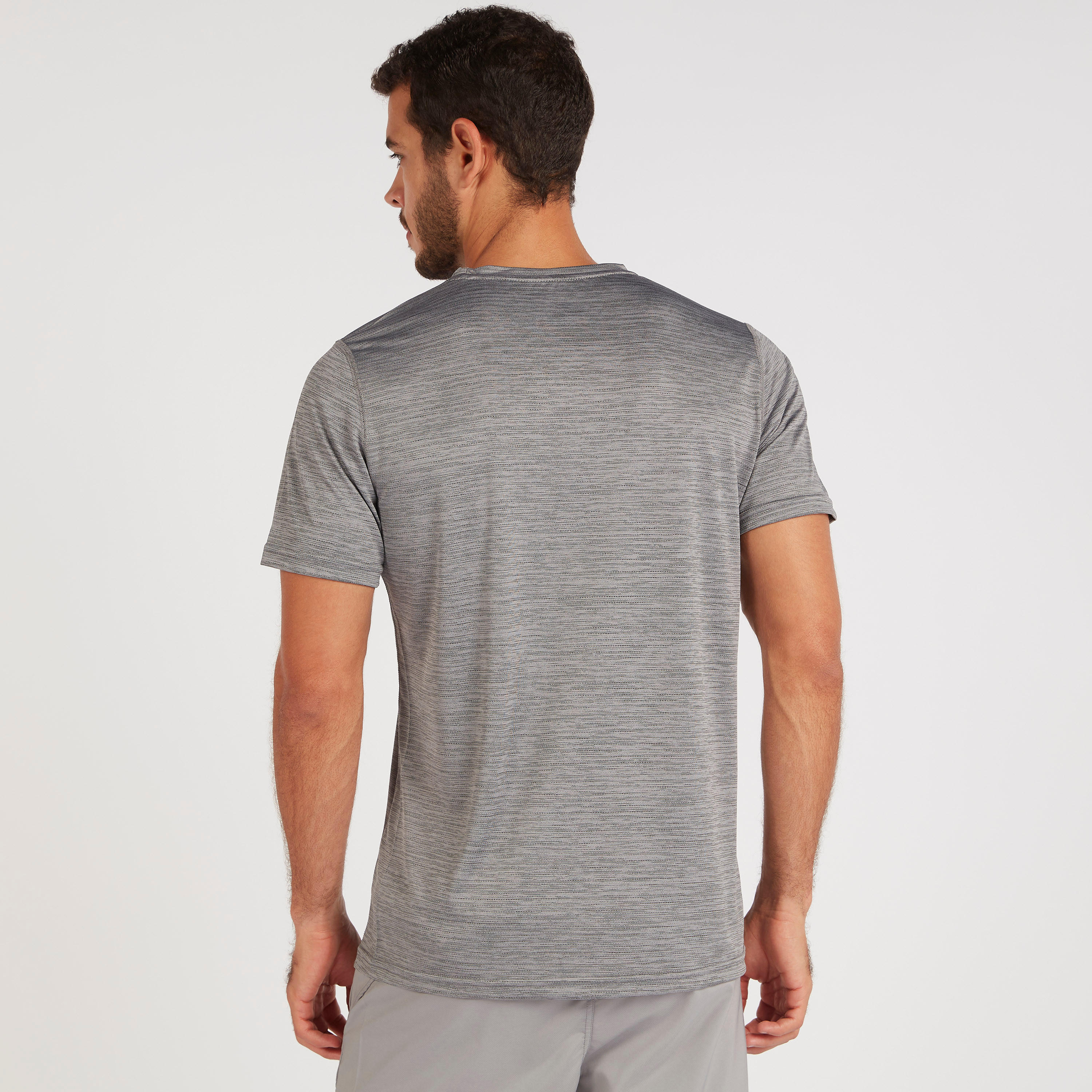 تيشيرت بياقة ضيقة وأكمام قصيرة وطبعات-men-clothing-sportswearandactivewear-tshirtsandpolos-image-1