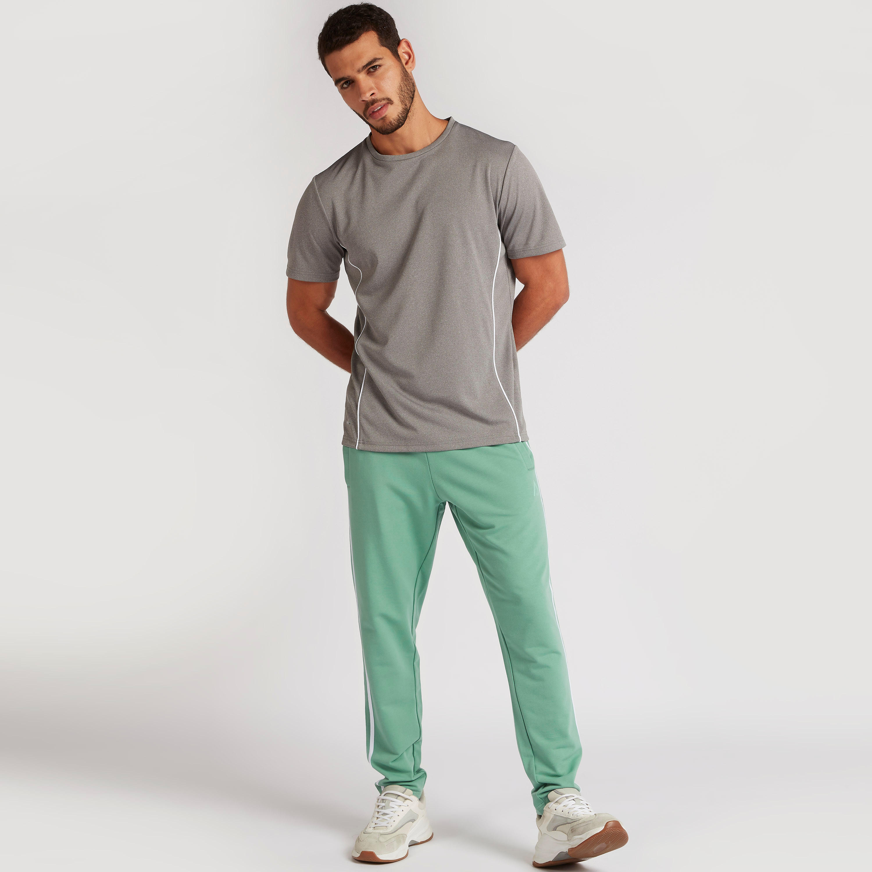 تيشيرت سادة بياقة ضيّقة وأكمام قصيرة-men-clothing-tshirtsandpolos-tshirts-image-3
