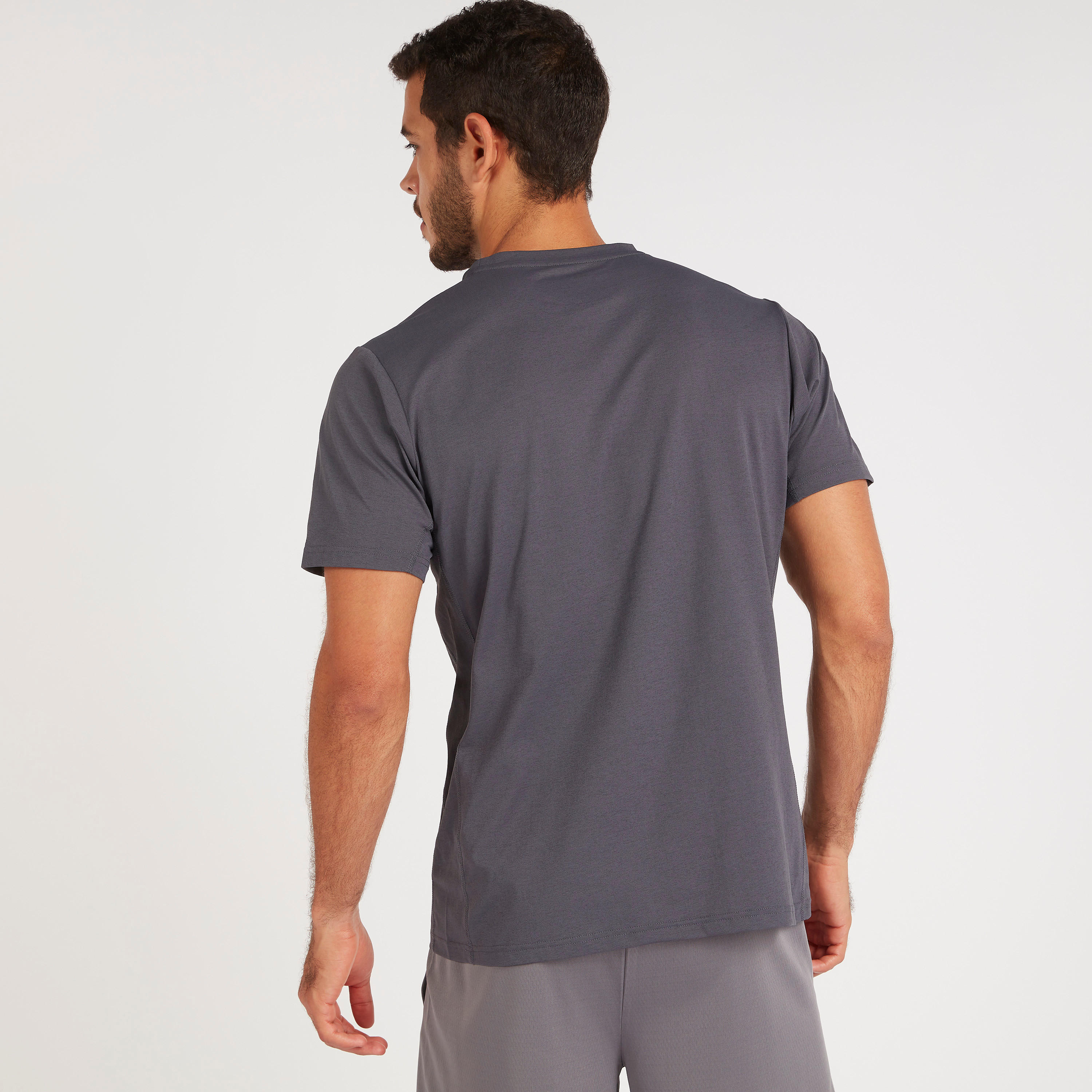 تيشيرت سادة بياقة ضيّقة وأكمام قصيرة-men-clothing-sportswearandactivewear-tshirtsandpolos-image-1