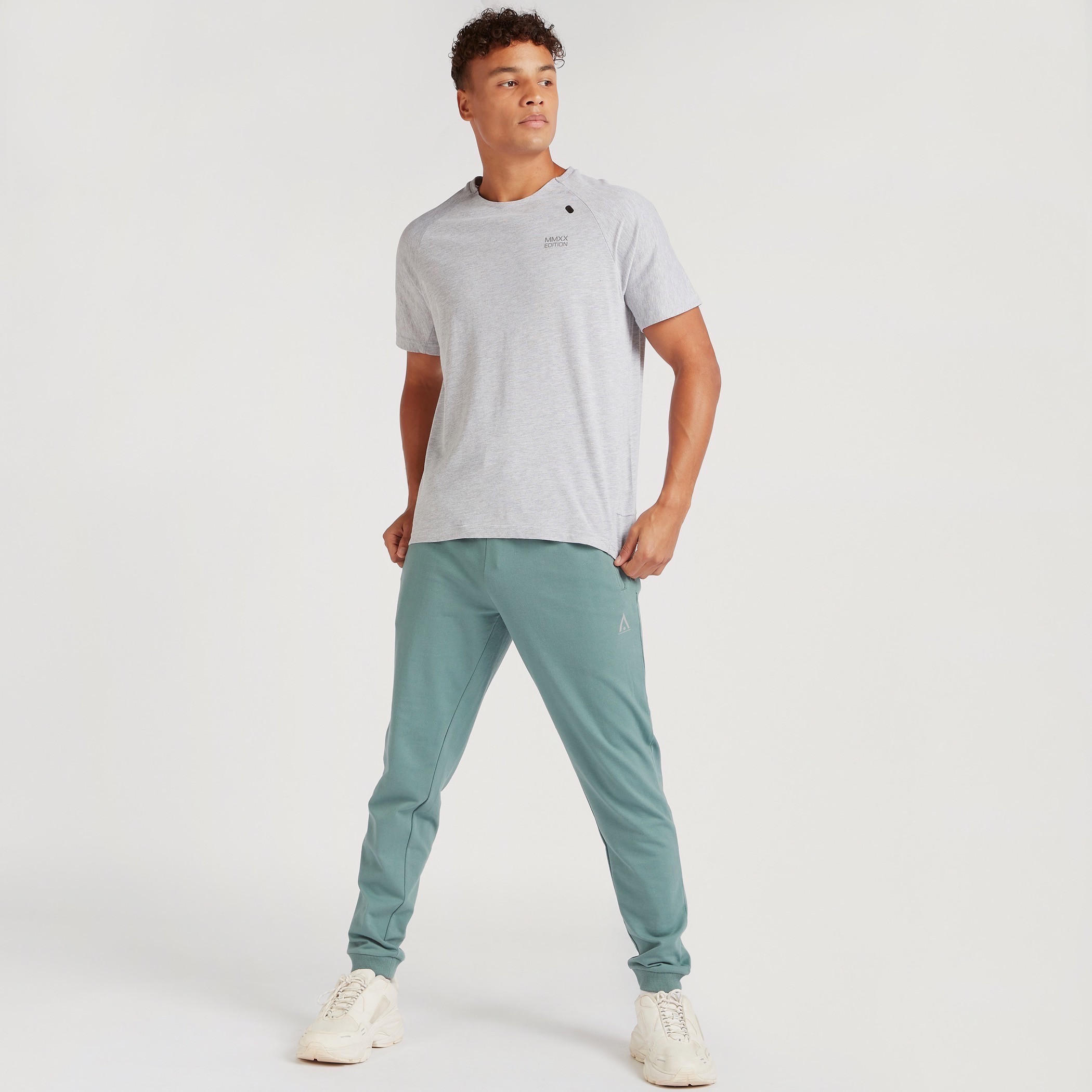 Solid T-shirt with Raglan Sleeves and Crew Neck-men-clothing-sportswearandactivewear-tshirtsandpolos-image-2