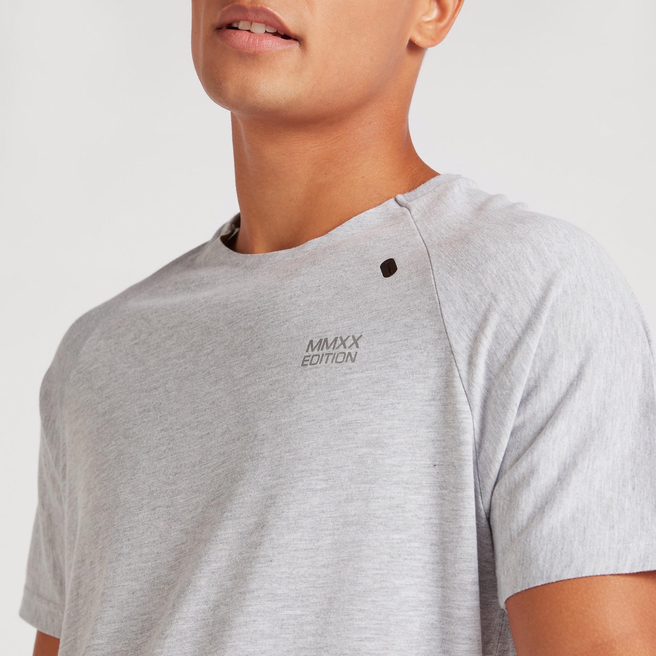 Solid T-shirt with Raglan Sleeves and Crew Neck-men-clothing-sportswearandactivewear-tshirtsandpolos-image-3
