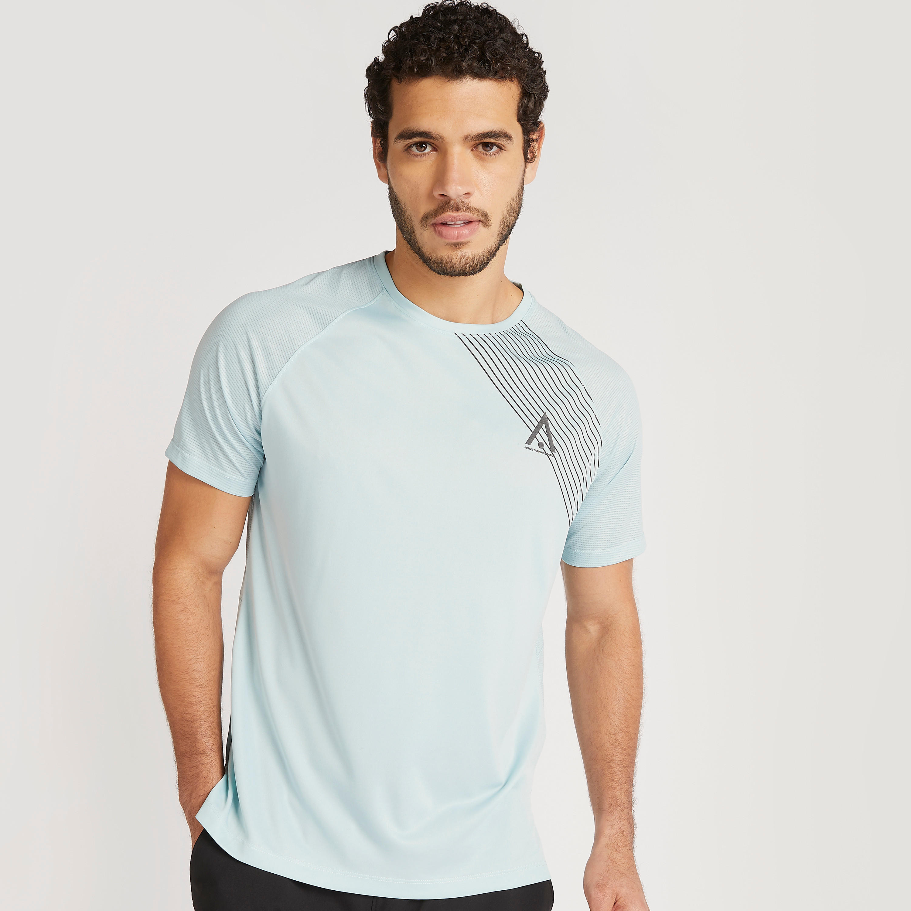 تيشيرت بياقة ضيّقة وأكمام قصيرة وطبعات-men-clothing-sportswearandactivewear-tshirtsandpolos-image-5
