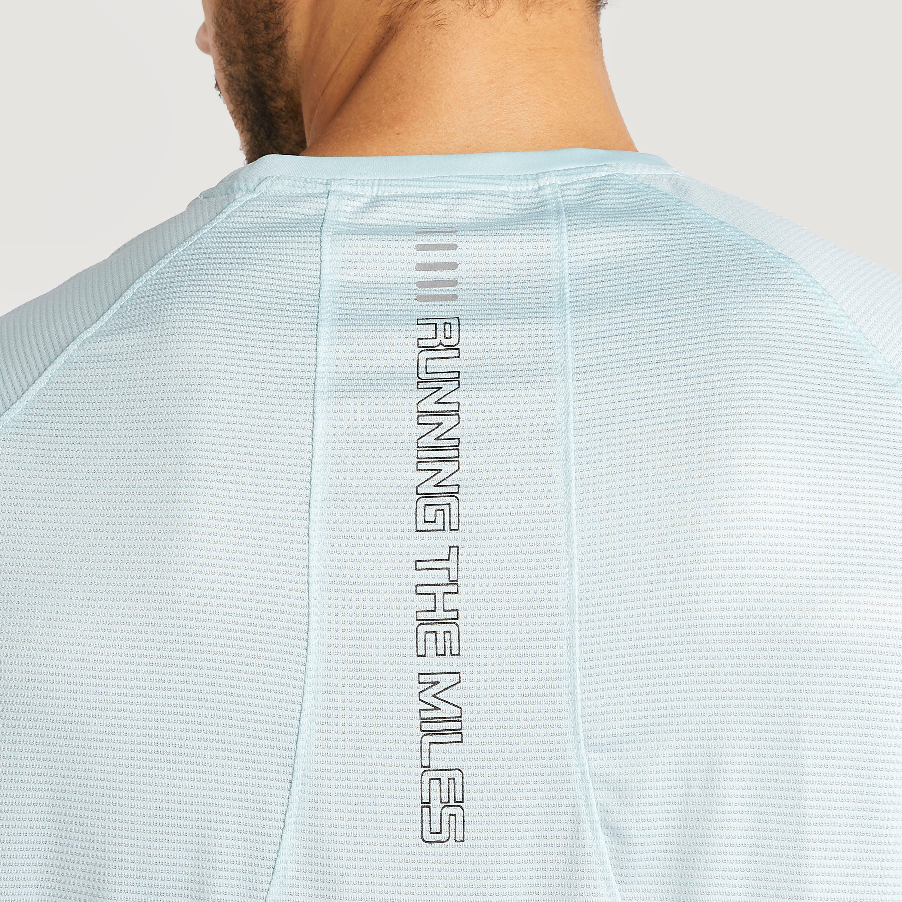 تيشيرت بياقة ضيّقة وأكمام قصيرة وطبعات-men-clothing-sportswearandactivewear-tshirtsandpolos-image-6