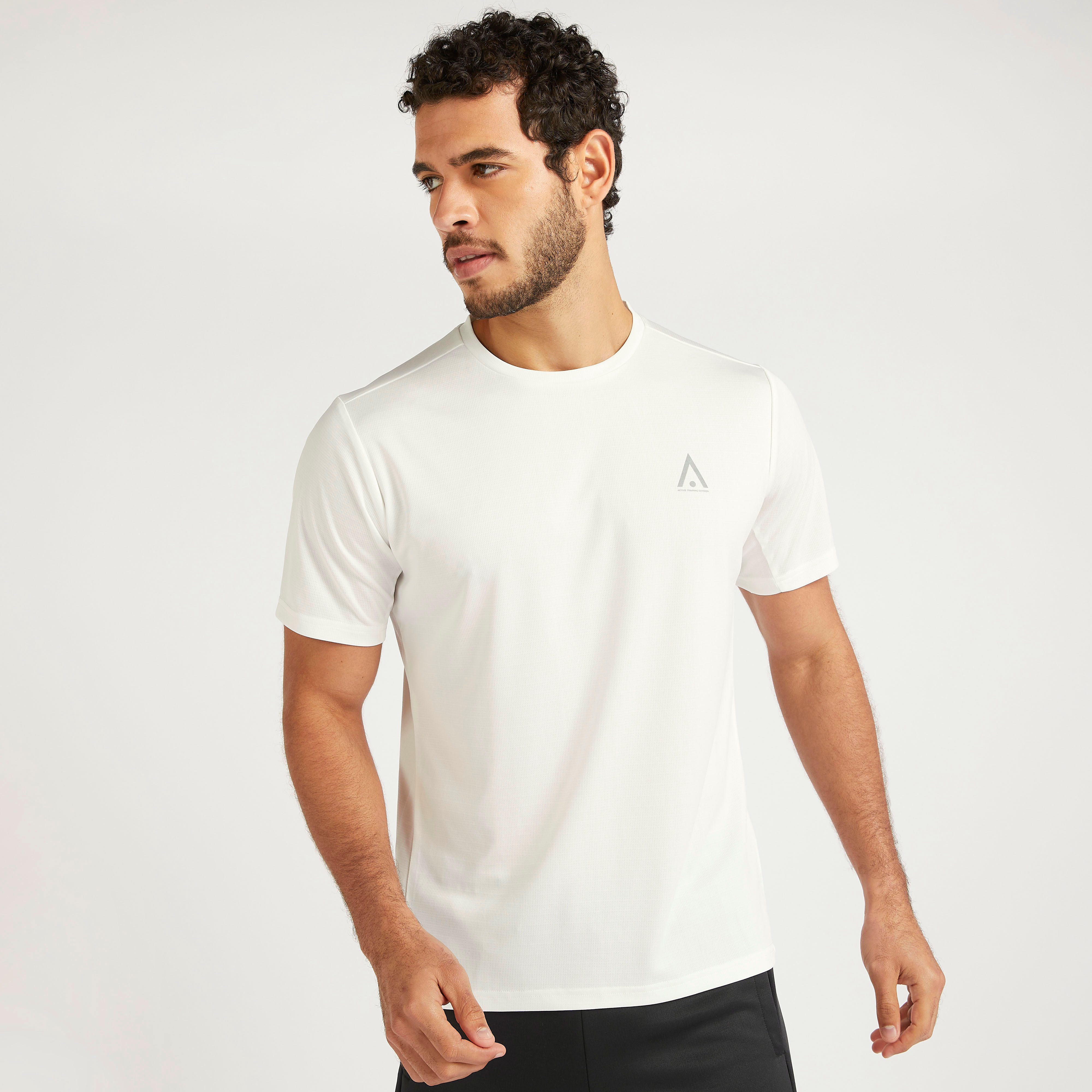 تيشيرت سادة بياقة ضيّقة وأكمام قصيرة-men-clothing-sportswearandactivewear-tshirtsandpolos-image-5