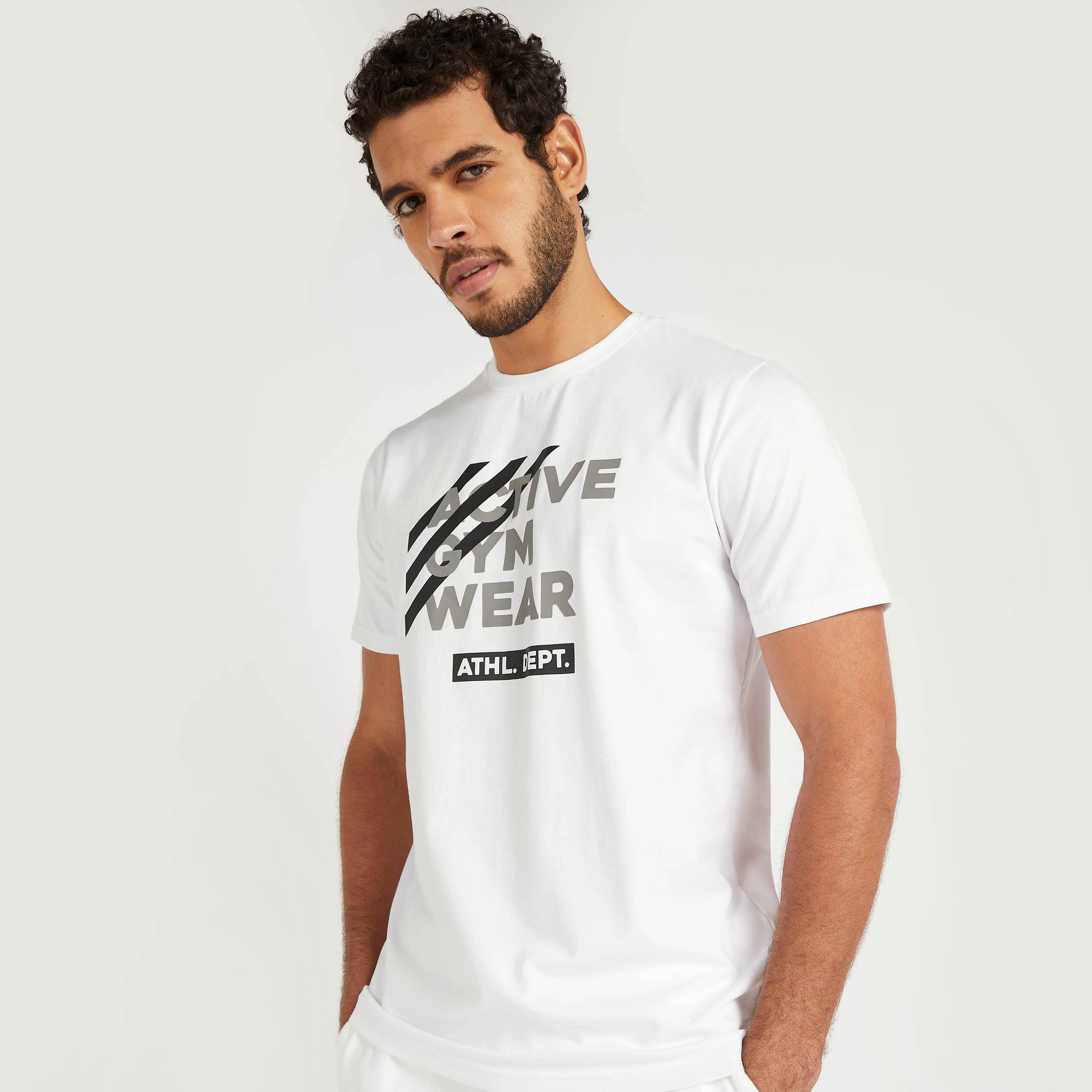 تيشيرت بياقة ضيّقة وأكمام قصيرة وطبعات-men-clothing-sportswearandactivewear-tshirtsandpolos-image-5